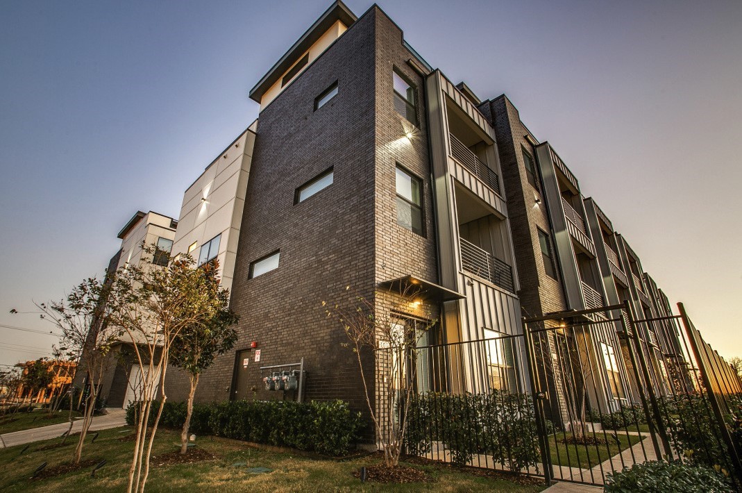 1813 Park Avenue 207