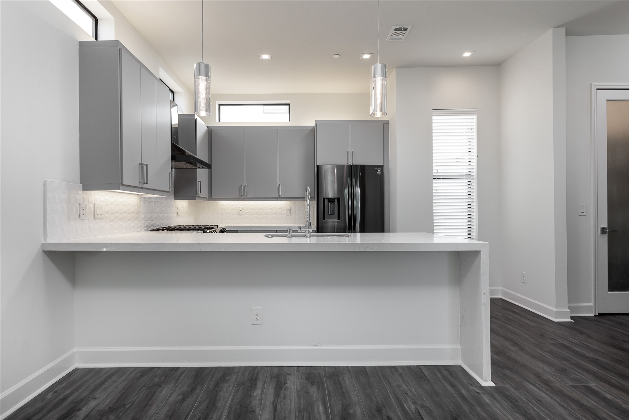 1813 Park Avenue 207