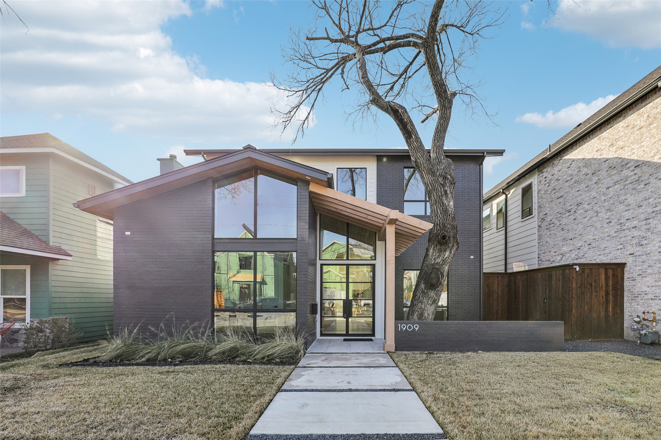 1909 Mcmillan Avenue