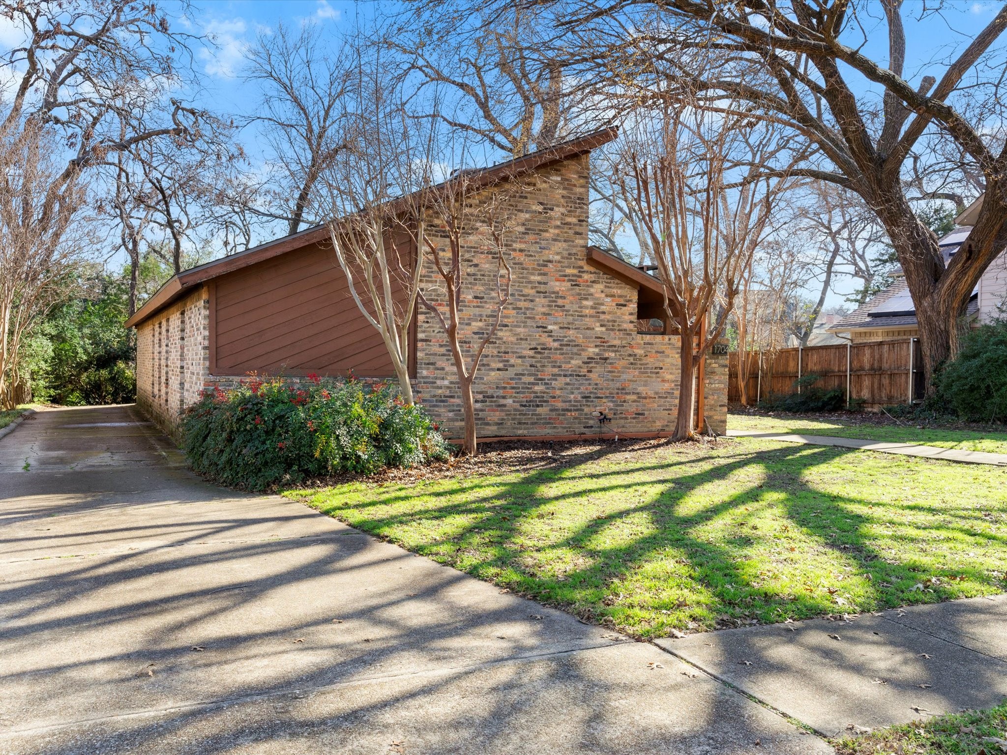 1704 Woodoak Drive