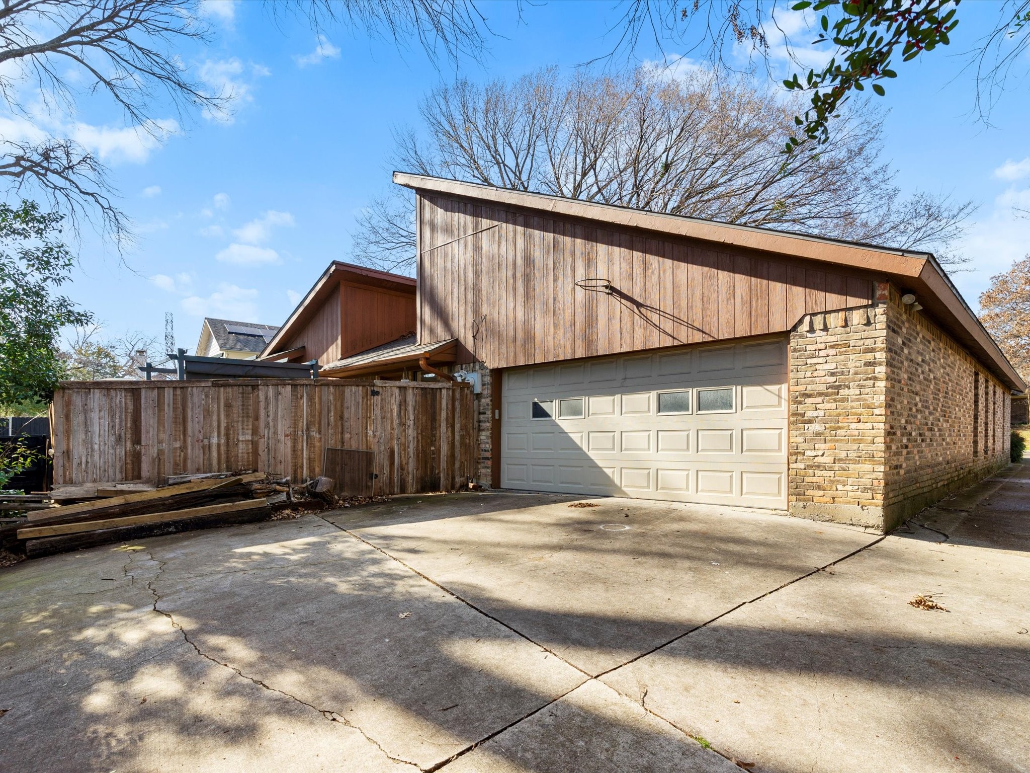1704 Woodoak Drive