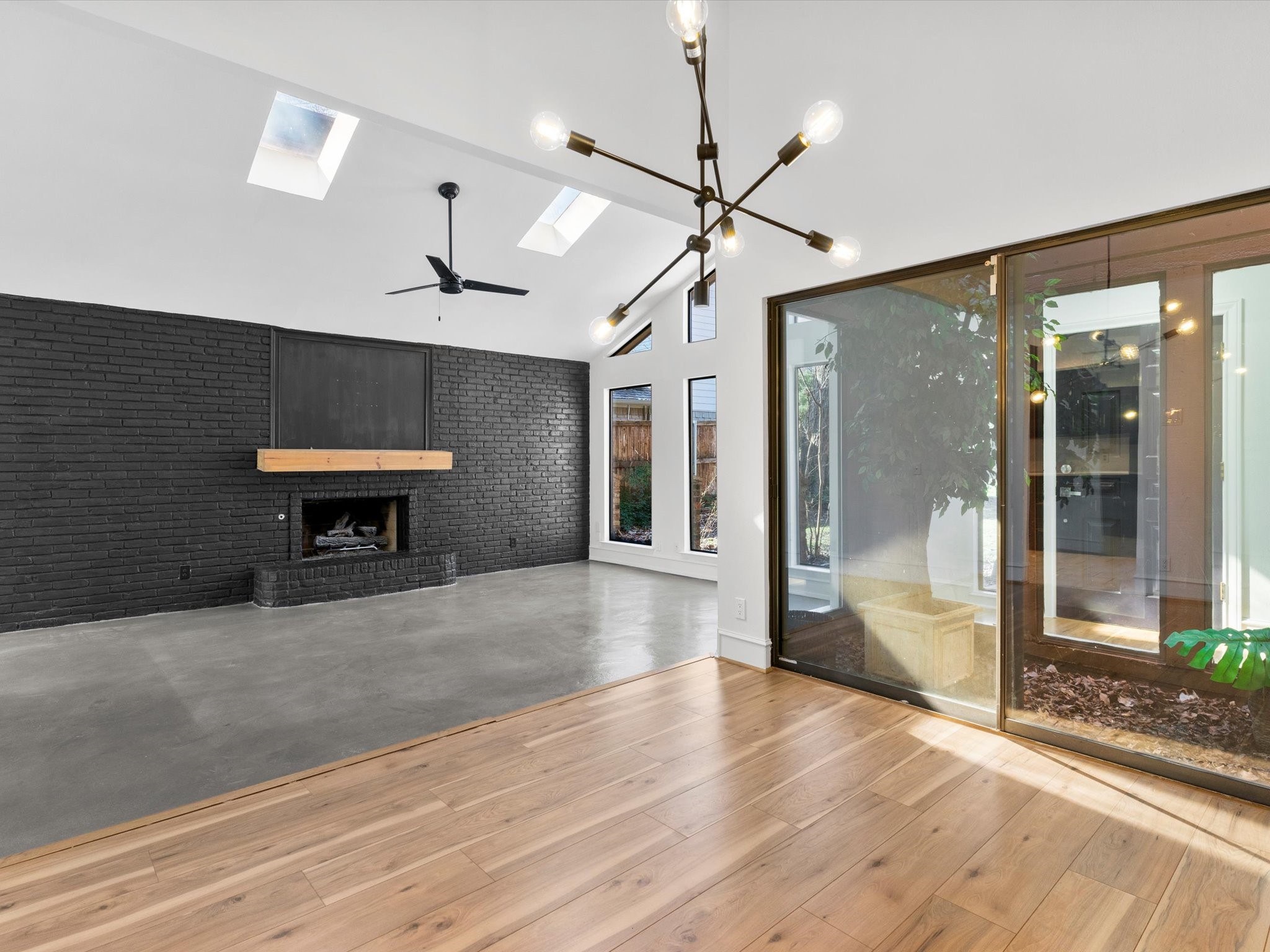 1704 Woodoak Drive