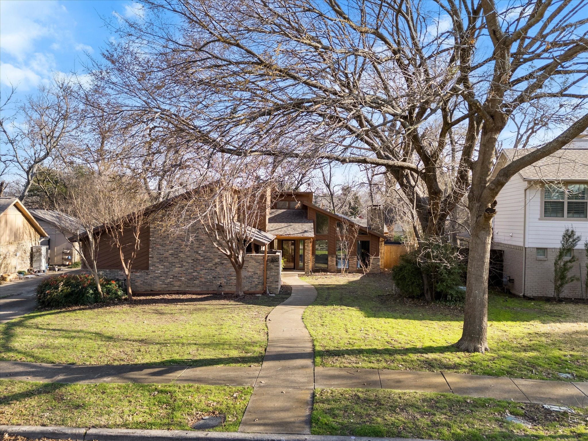 1704 Woodoak Drive
