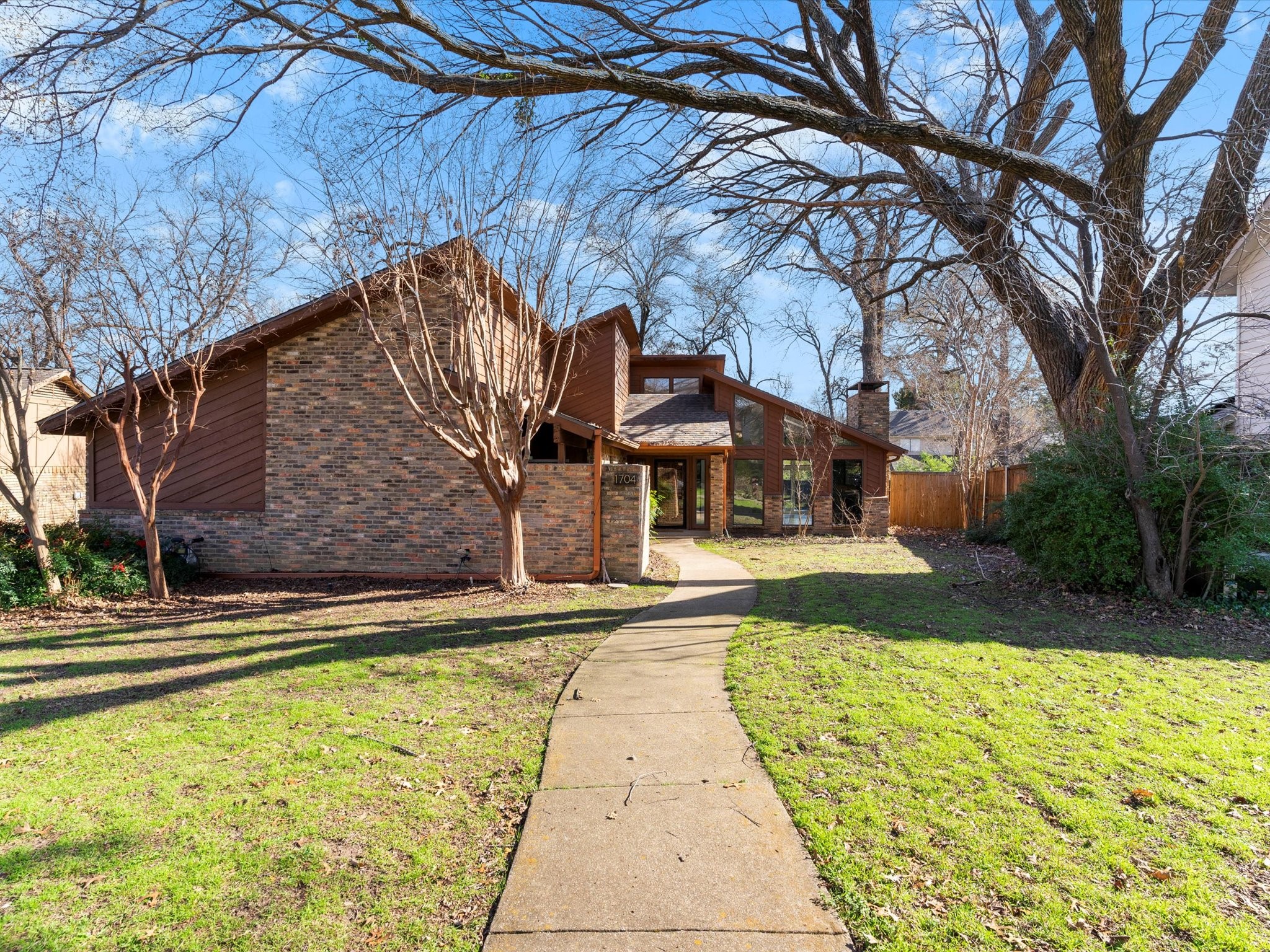 1704 Woodoak Drive