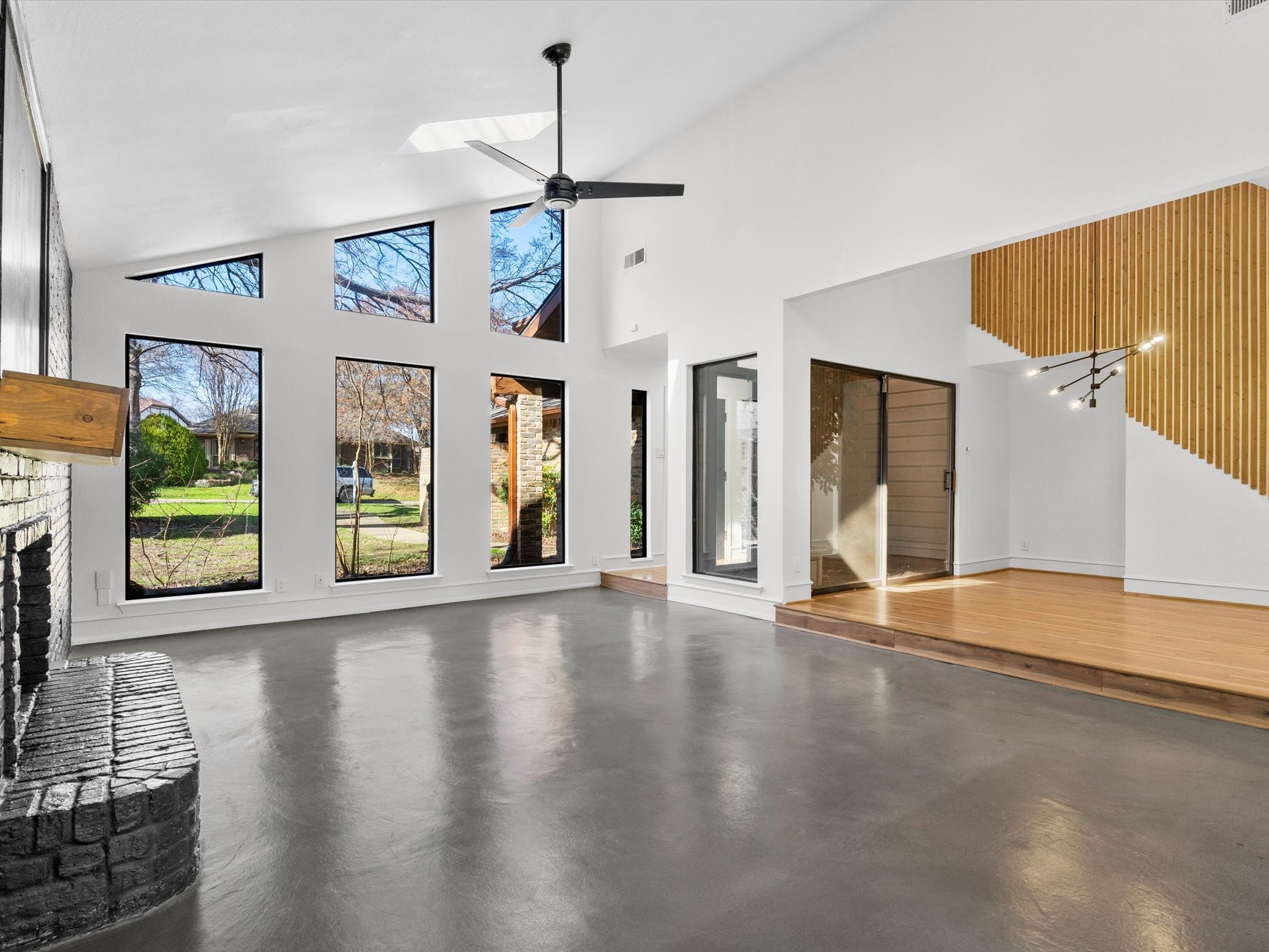 1704 Woodoak Drive