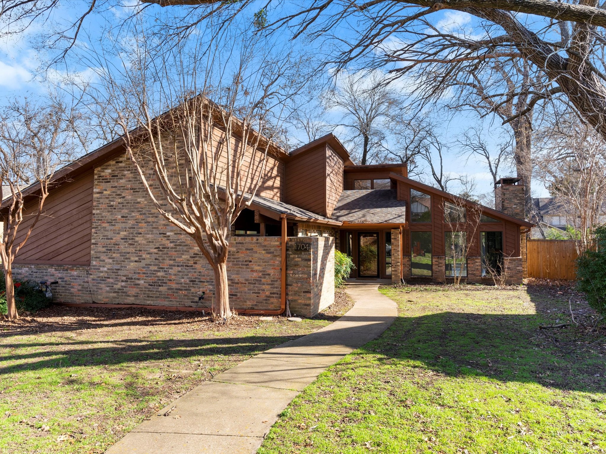 1704 Woodoak Drive