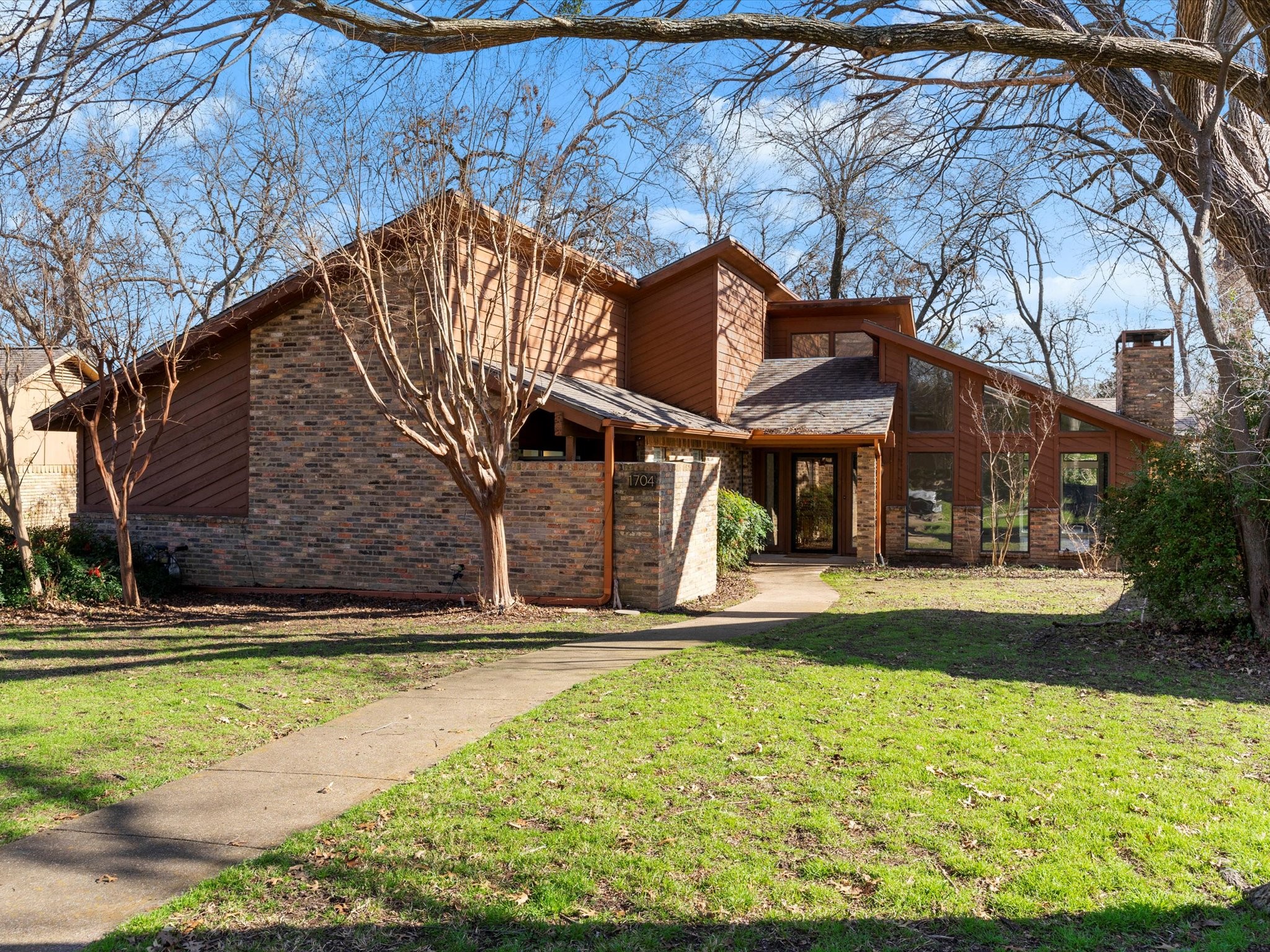 1704 Woodoak Drive