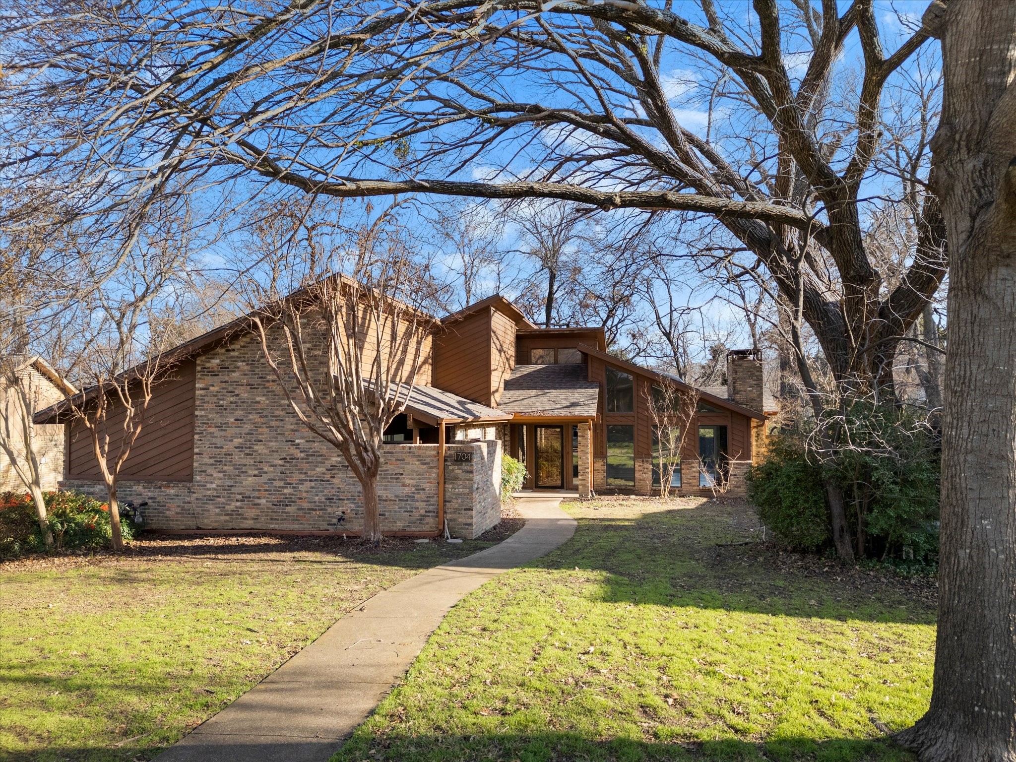 1704 Woodoak Drive