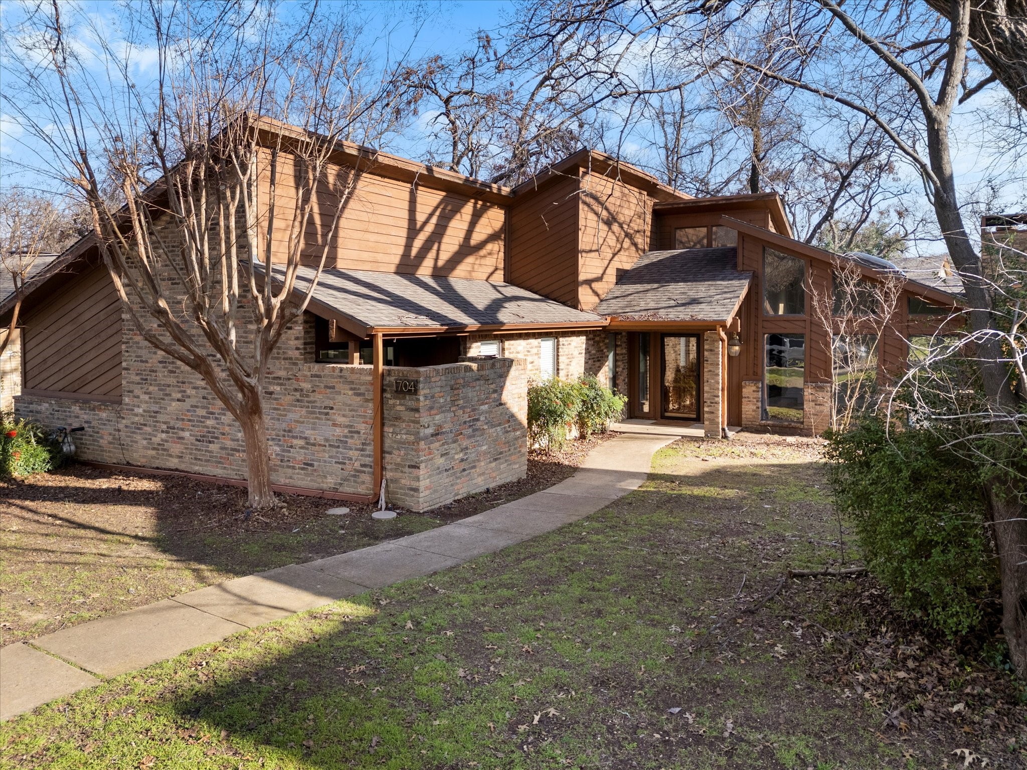 1704 Woodoak Drive