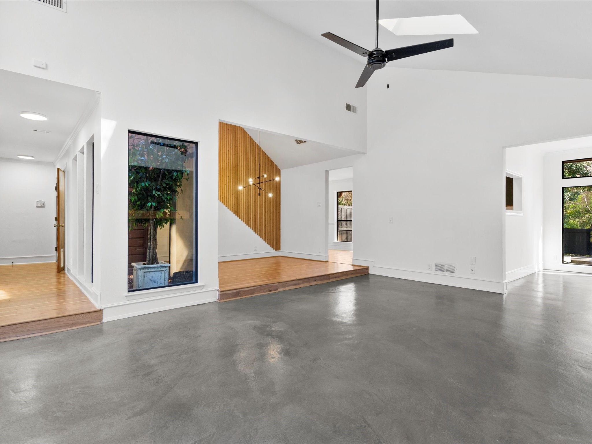 1704 Woodoak Drive