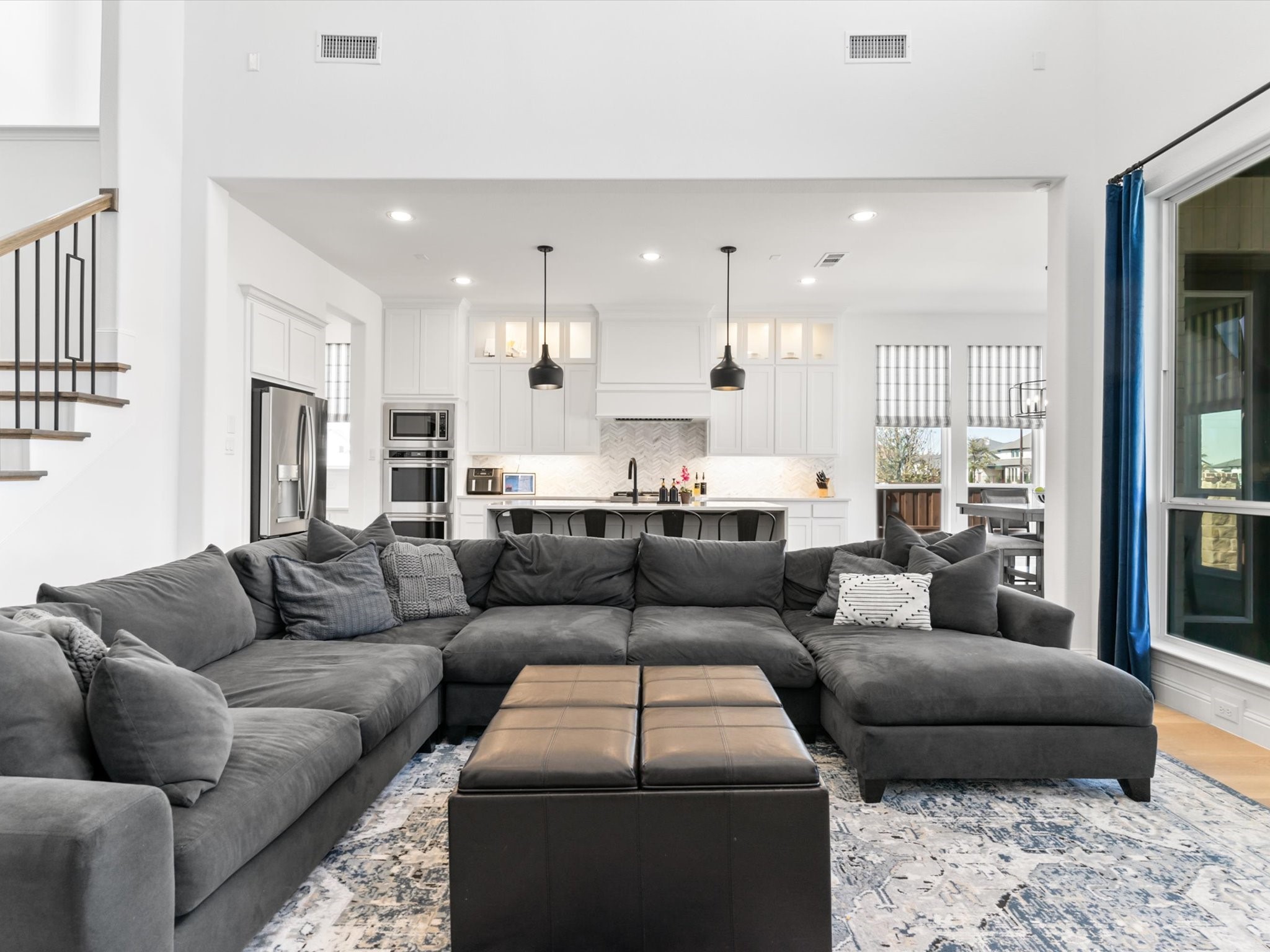 2390 Rainforest Drive