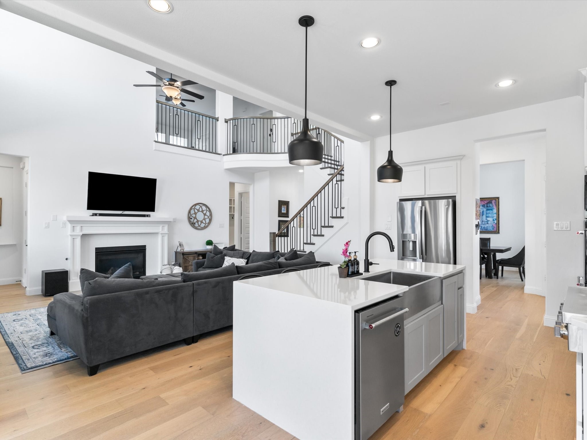 2390 Rainforest Drive