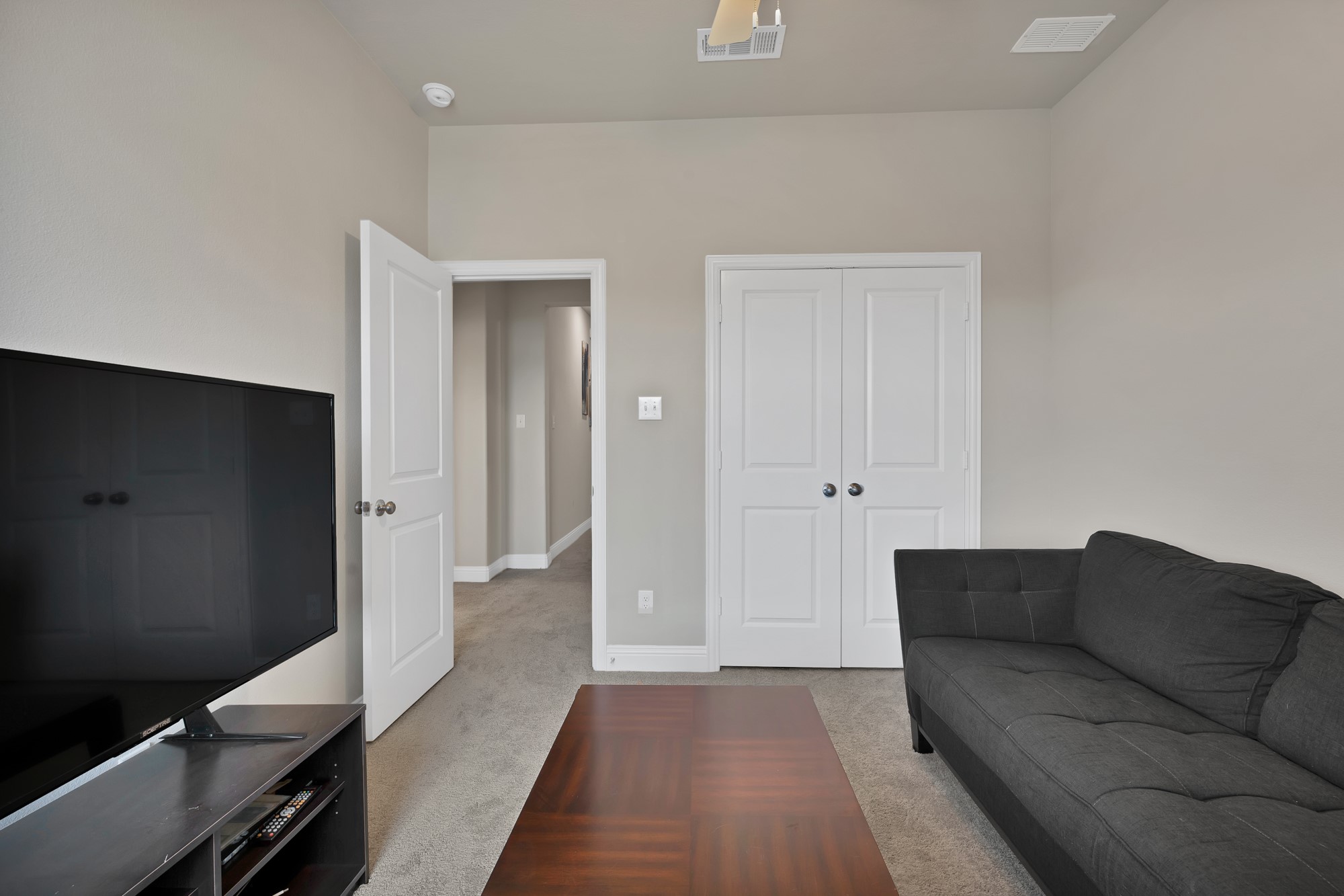 1479 Perrin Lane