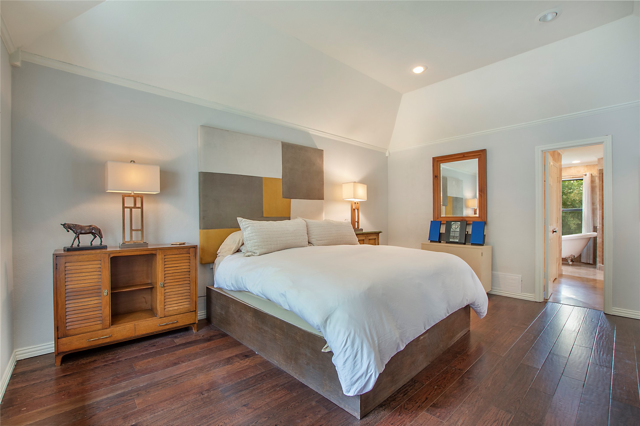 2411 Hogans Hill