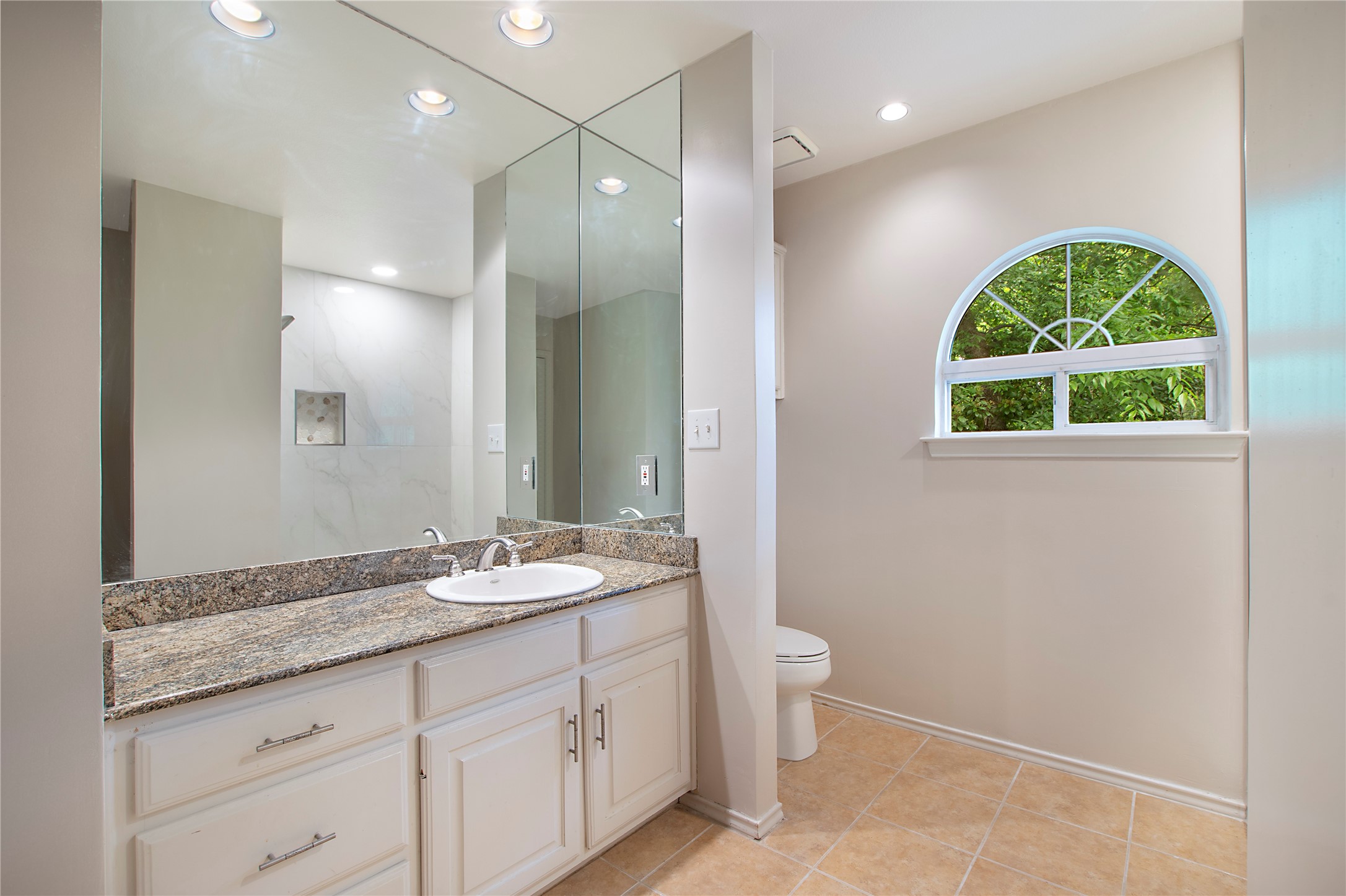 2411 Hogans Hill