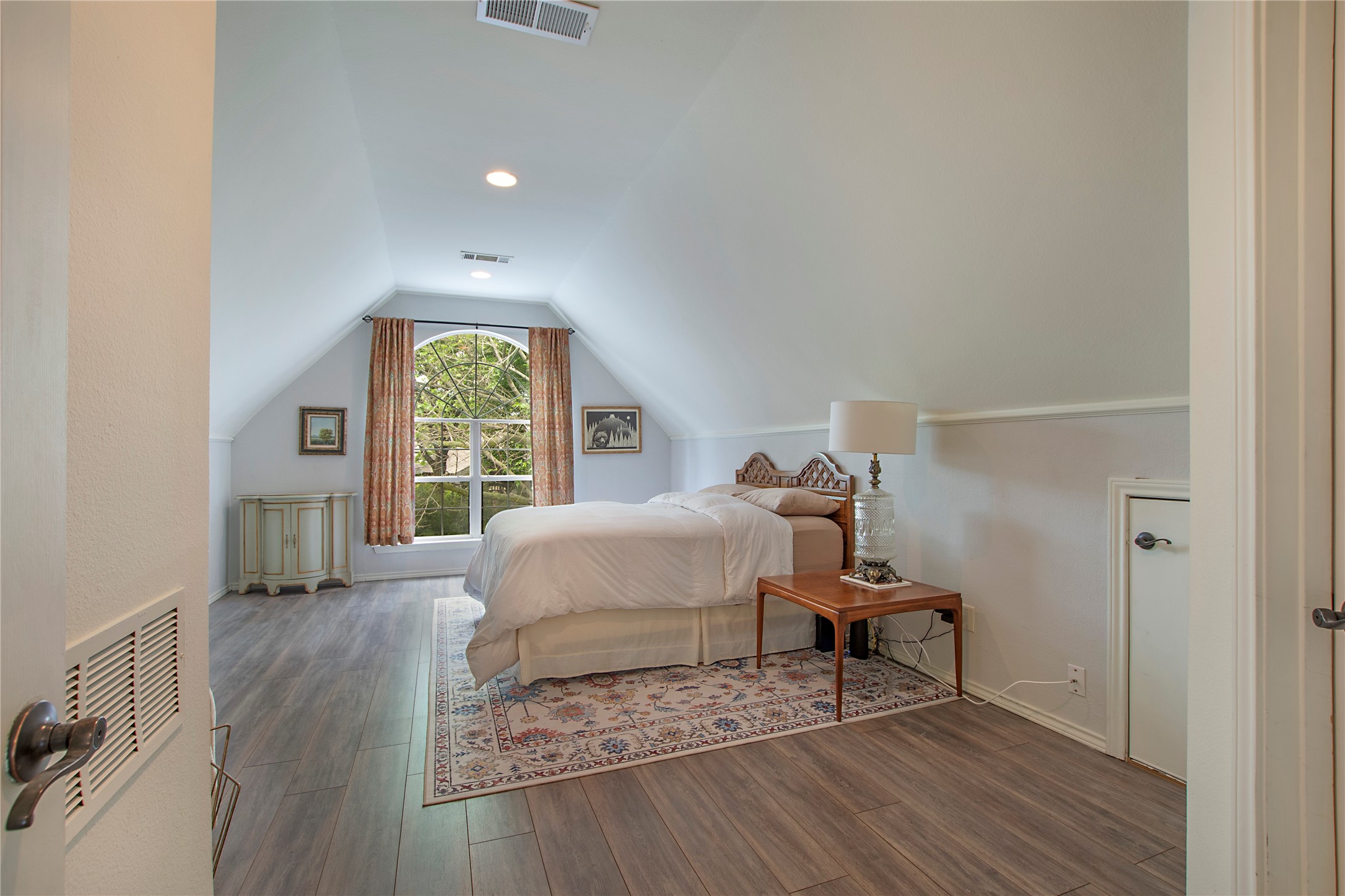 2411 Hogans Hill