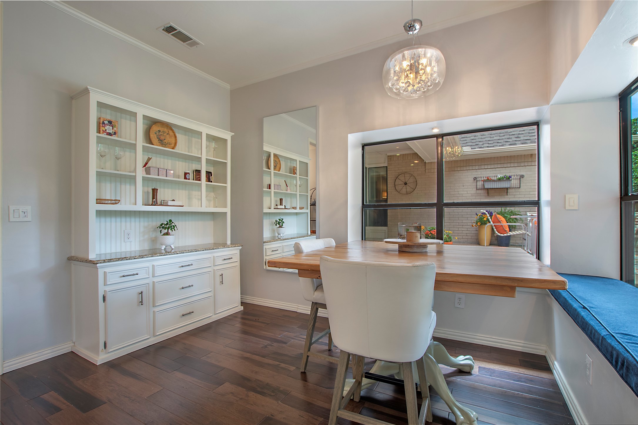 2411 Hogans Hill