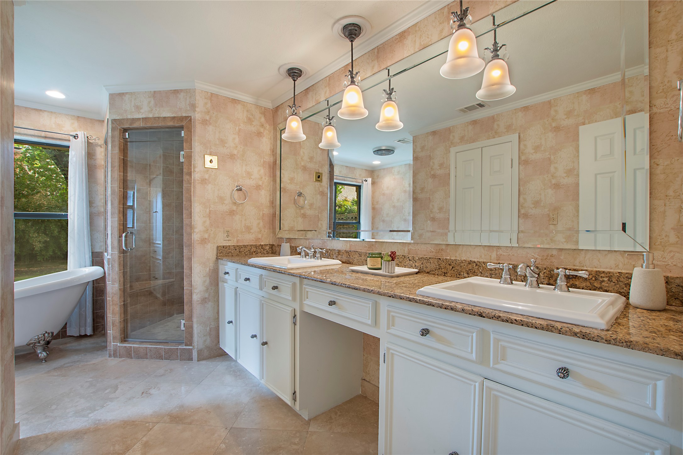 2411 Hogans Hill