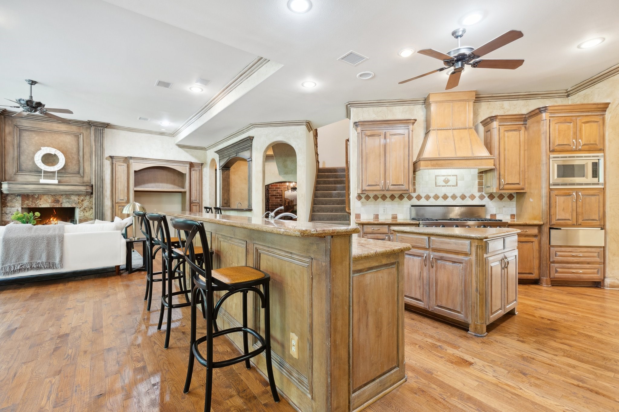 9922 Lakeway Court