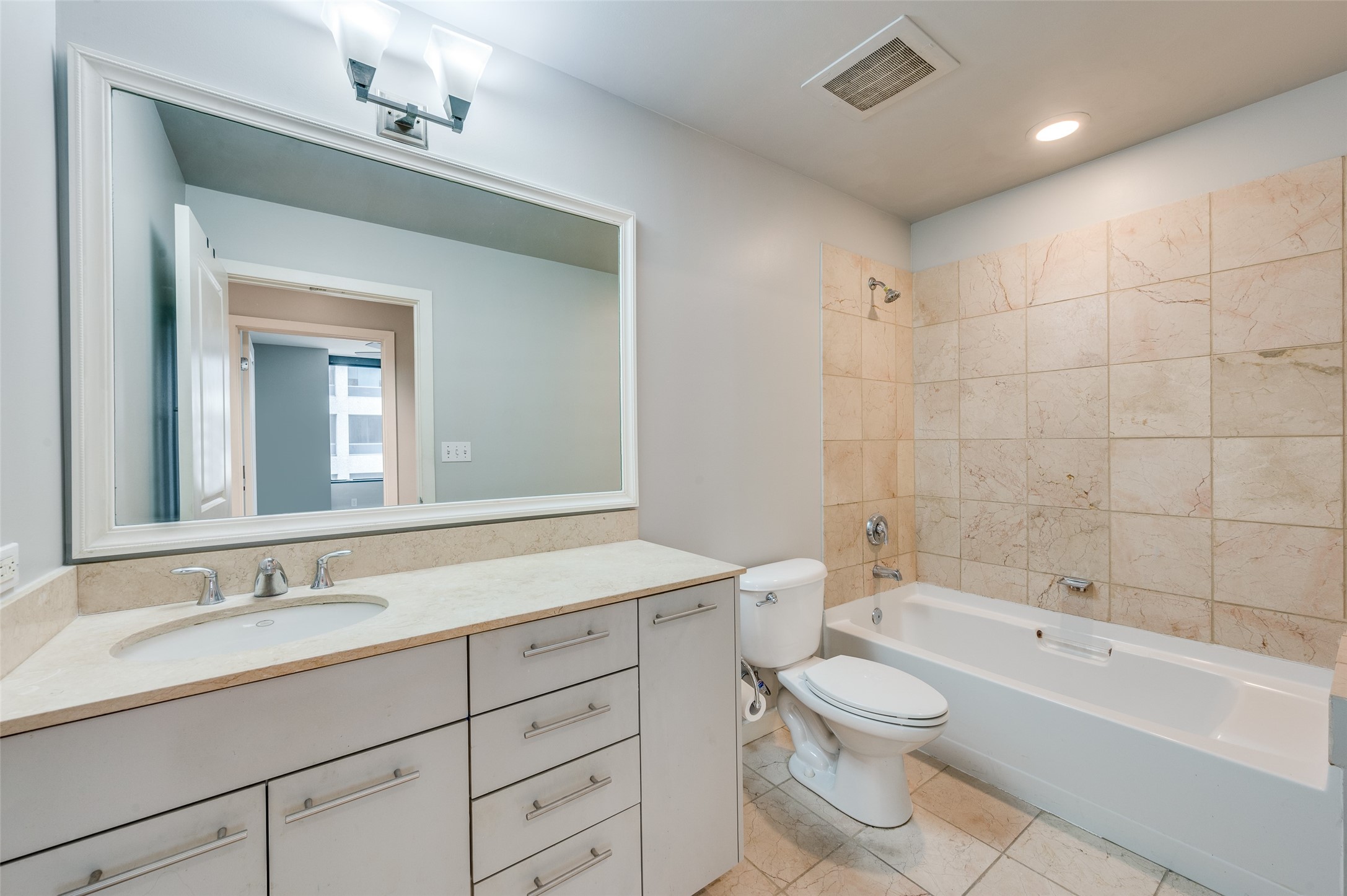 1200 Main Street 1707