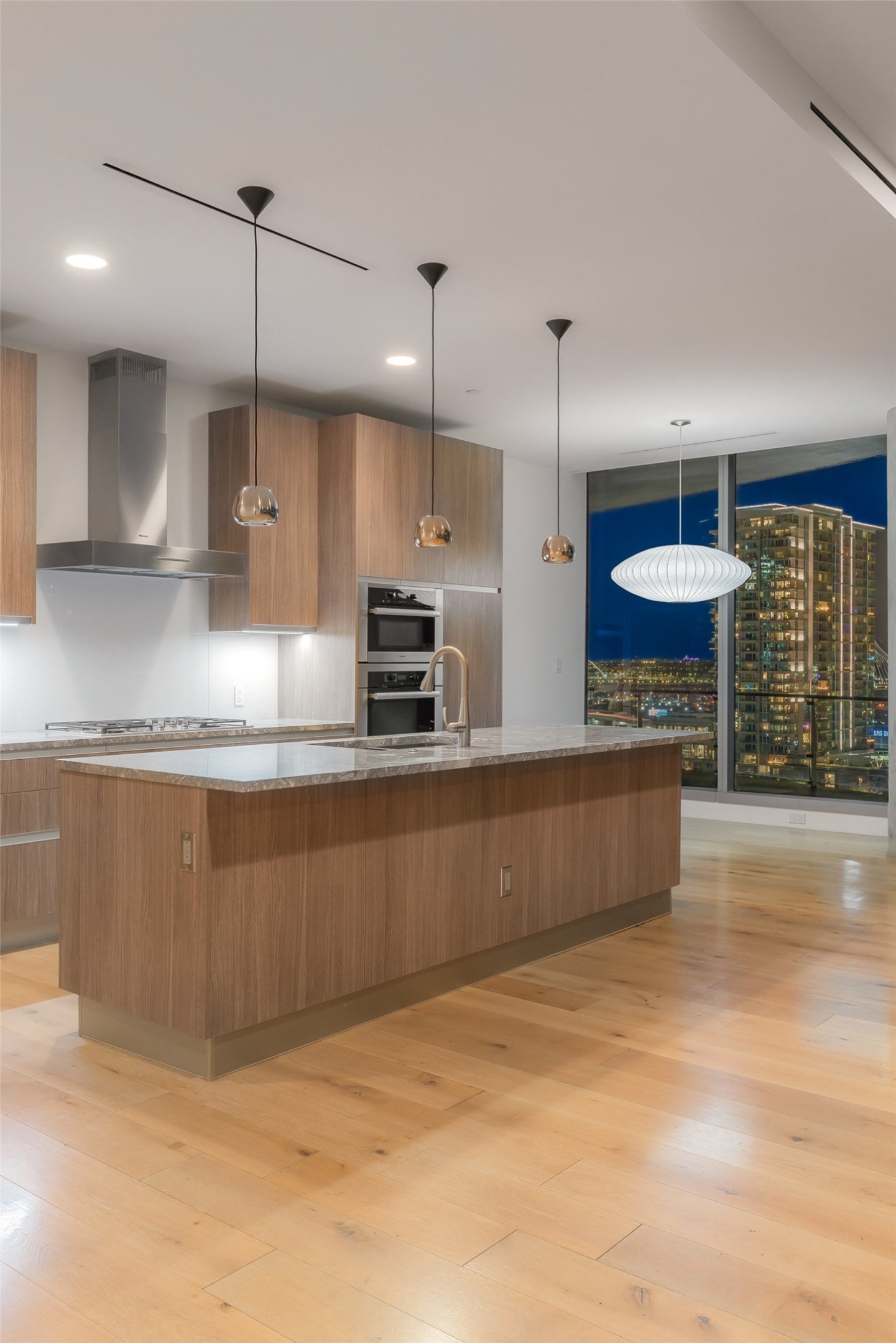 3130 N Harwood Street 1103