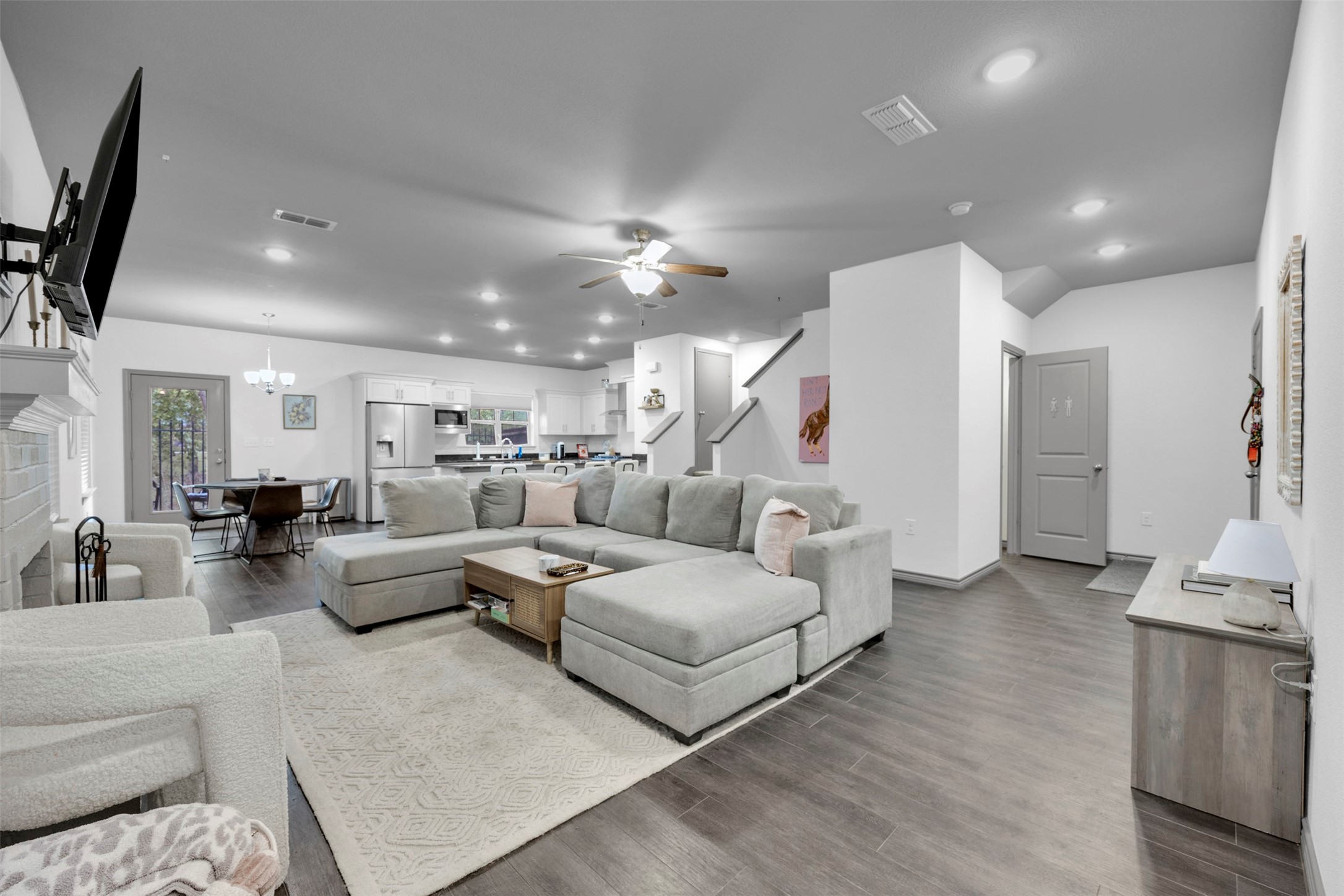 8705 Tudor Place