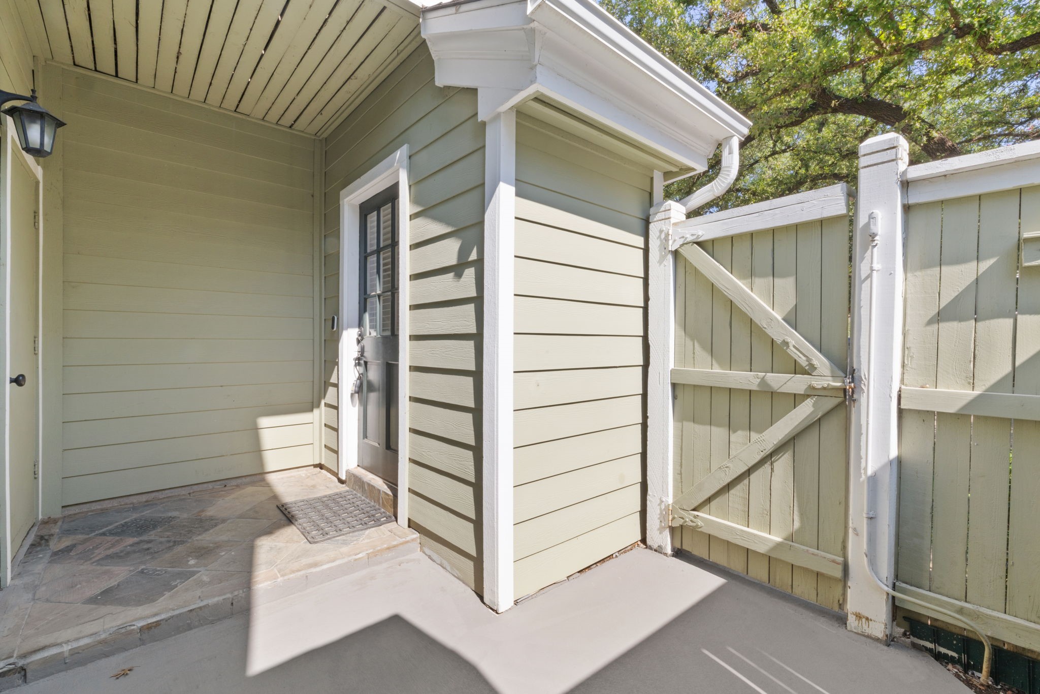 6220 Bentwood Trail 1402