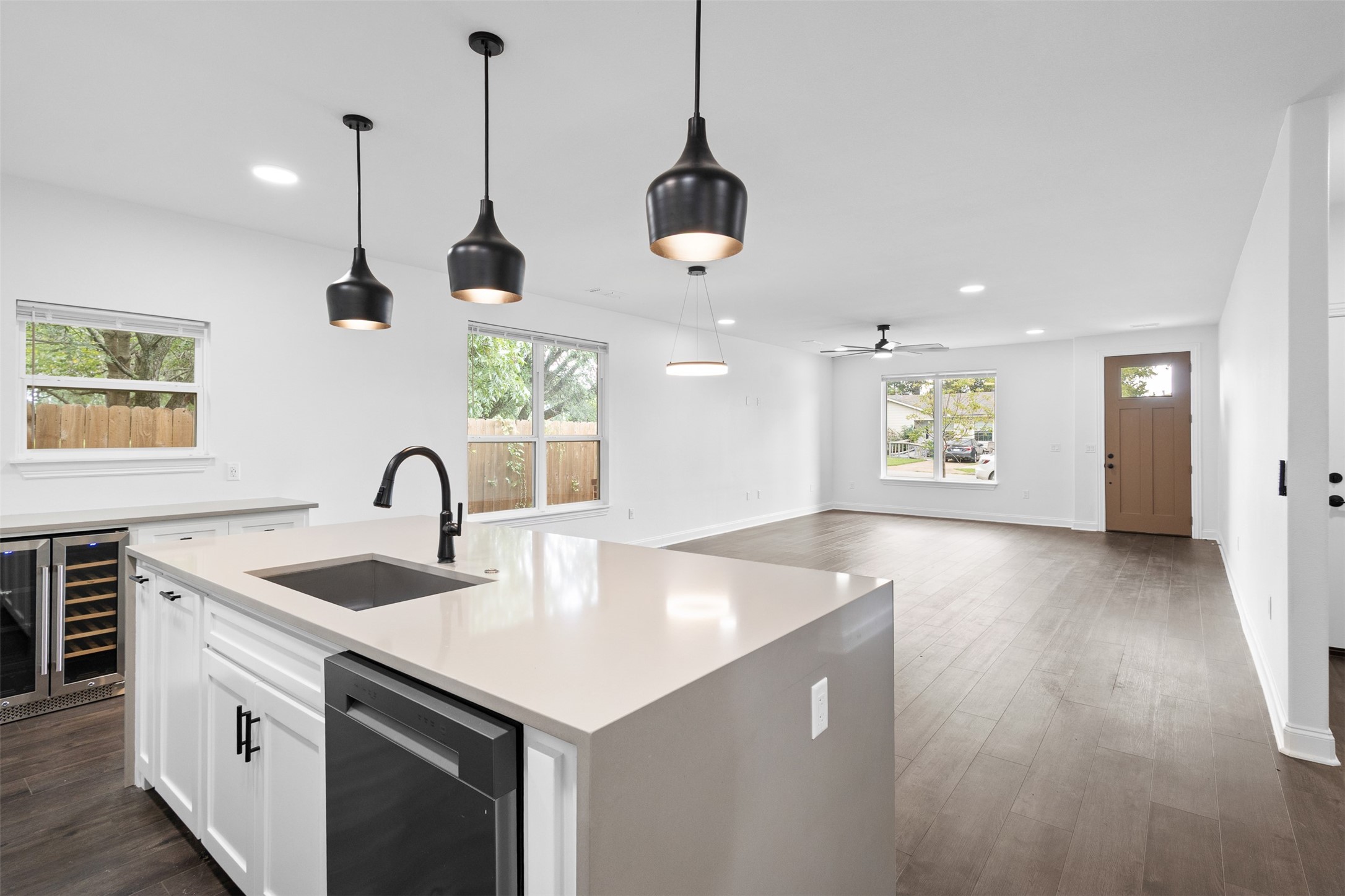 207 W Wilson Avenue