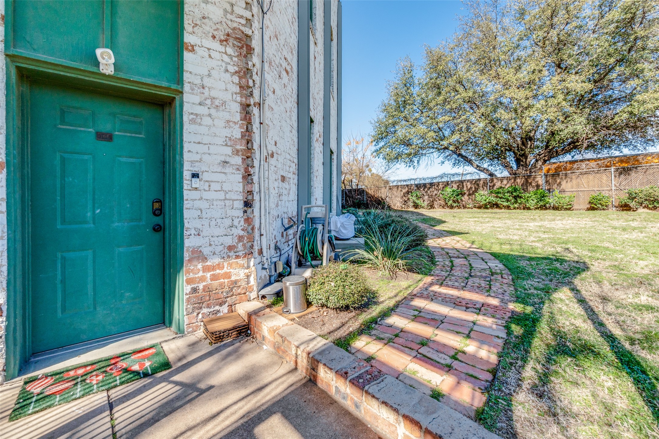 2220 S Harwood Street 106
