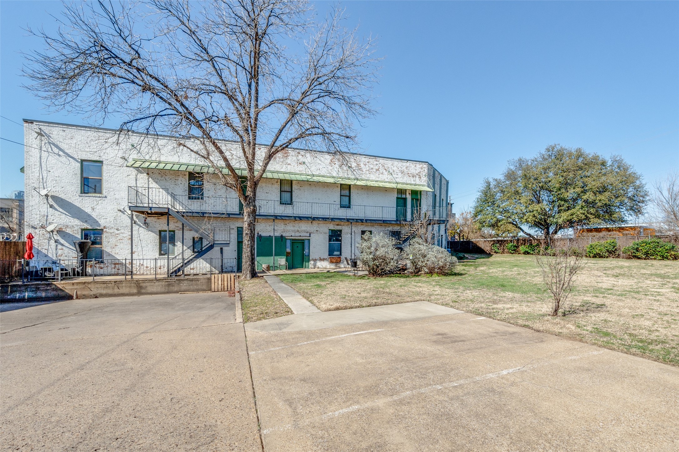2220 S Harwood Street 106