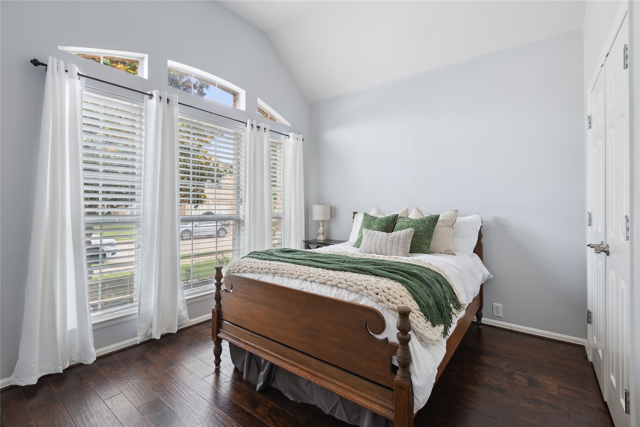 2800 Cedar Ridge Lane