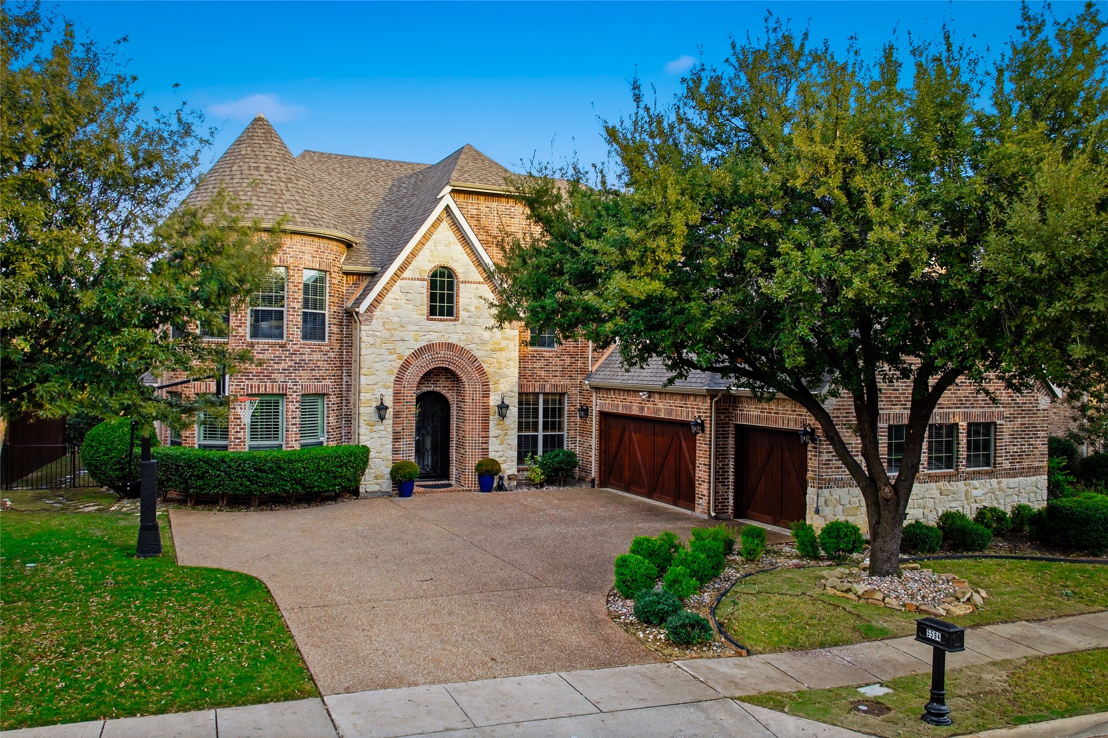 5594 Beacon Hill Drive