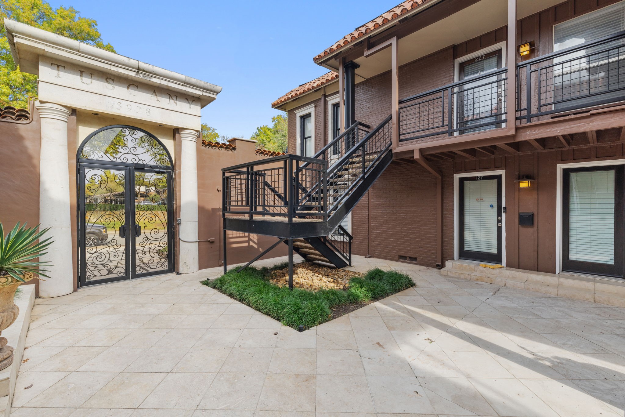 5928 Sandhurst Lane 227