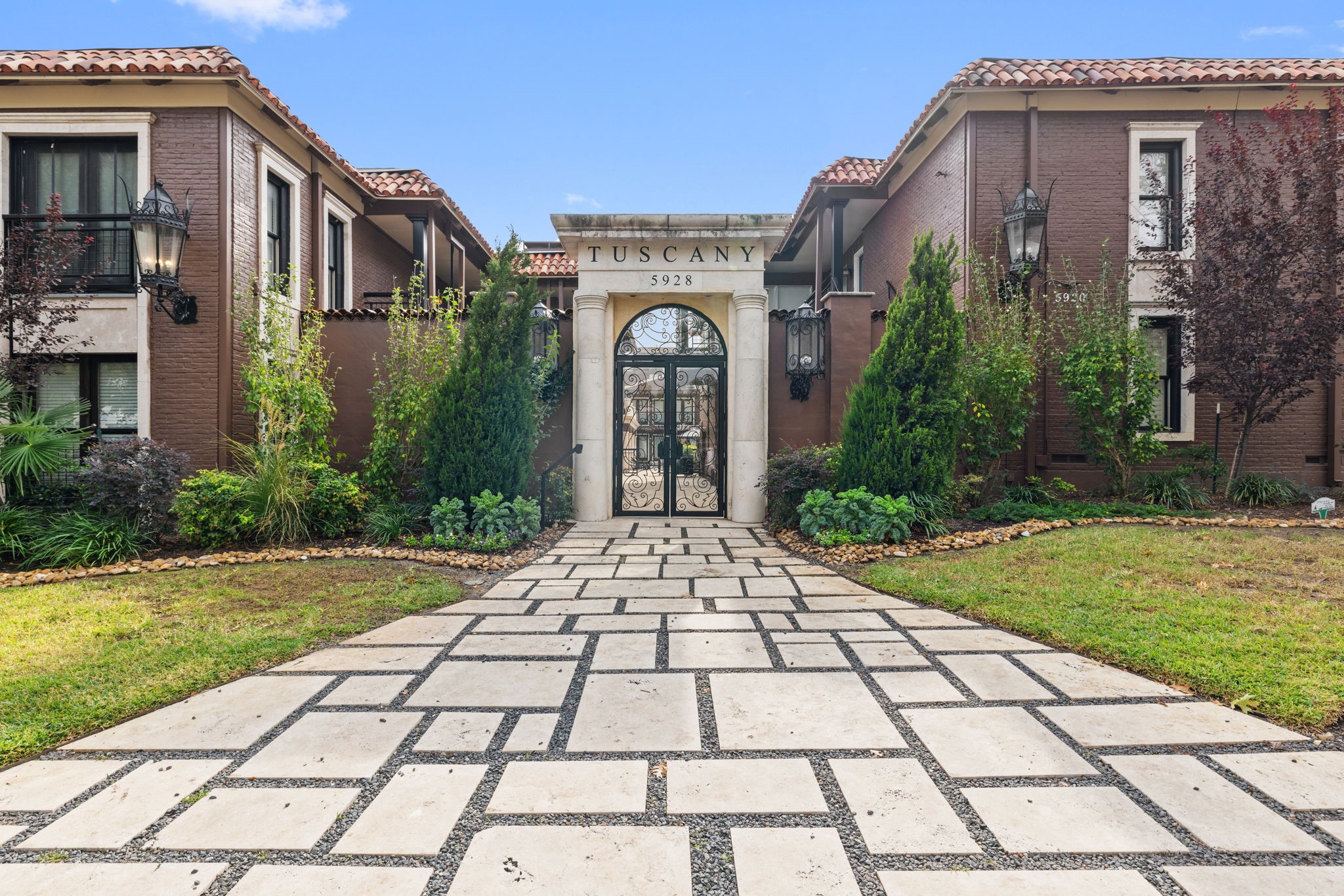 5928 Sandhurst Lane 227
