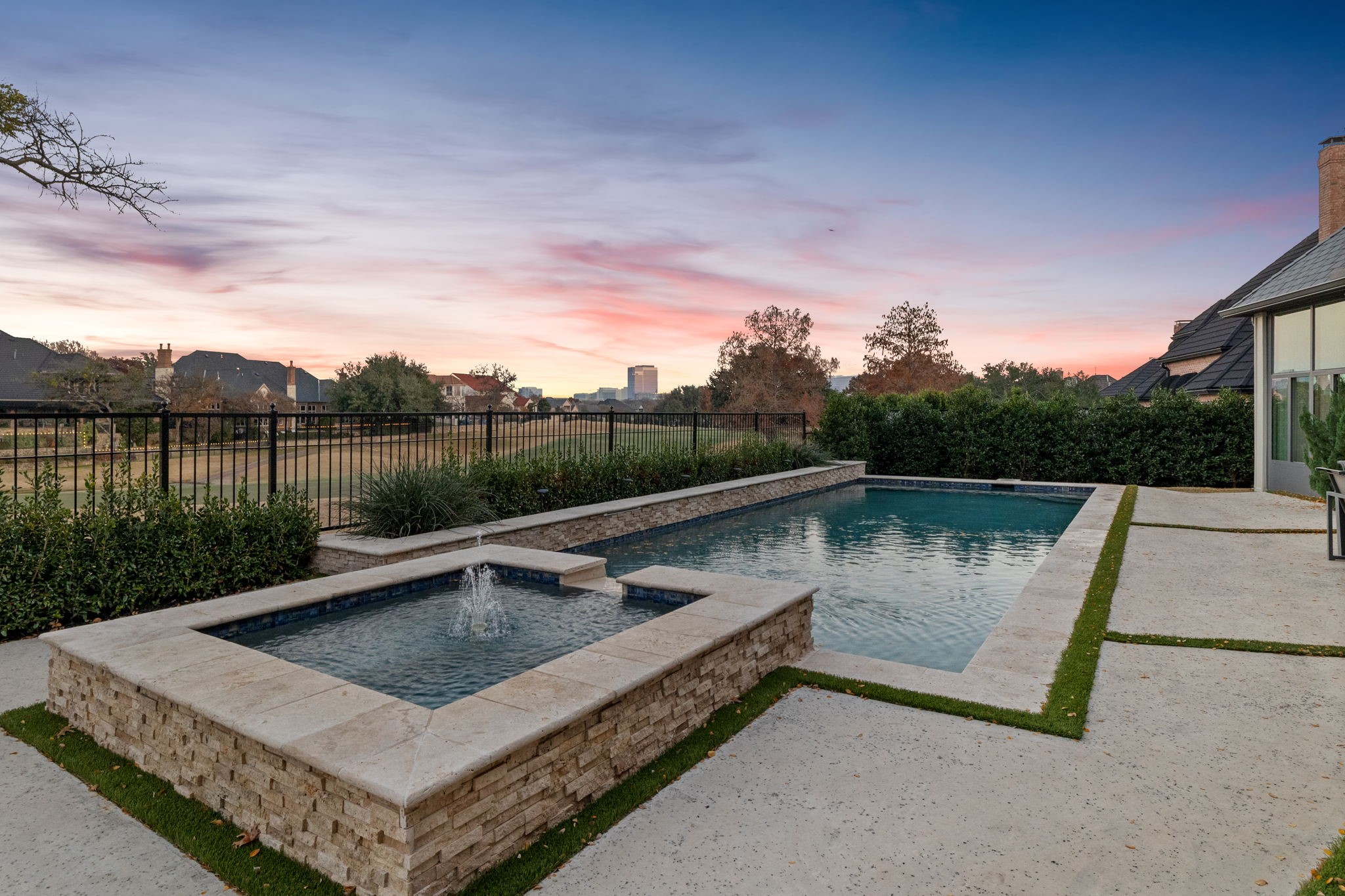 5 Harbour Town Court