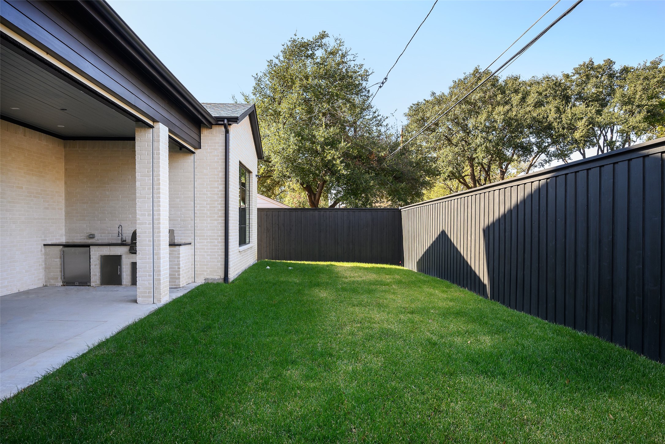 4015 Rochelle Drive