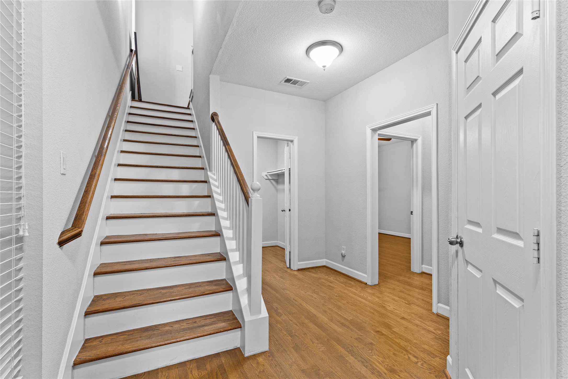 907 City Side Lane