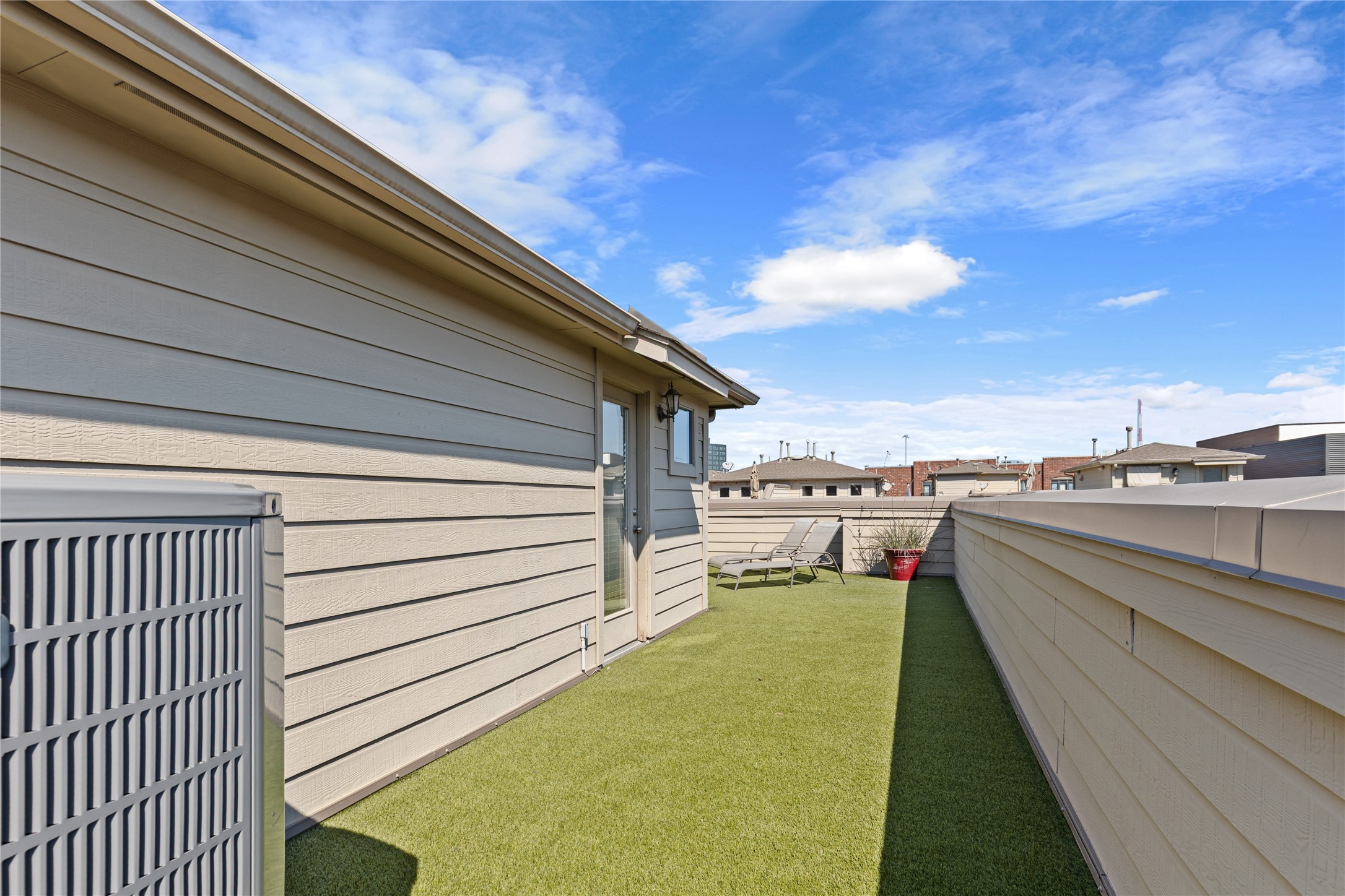 907 City Side Lane