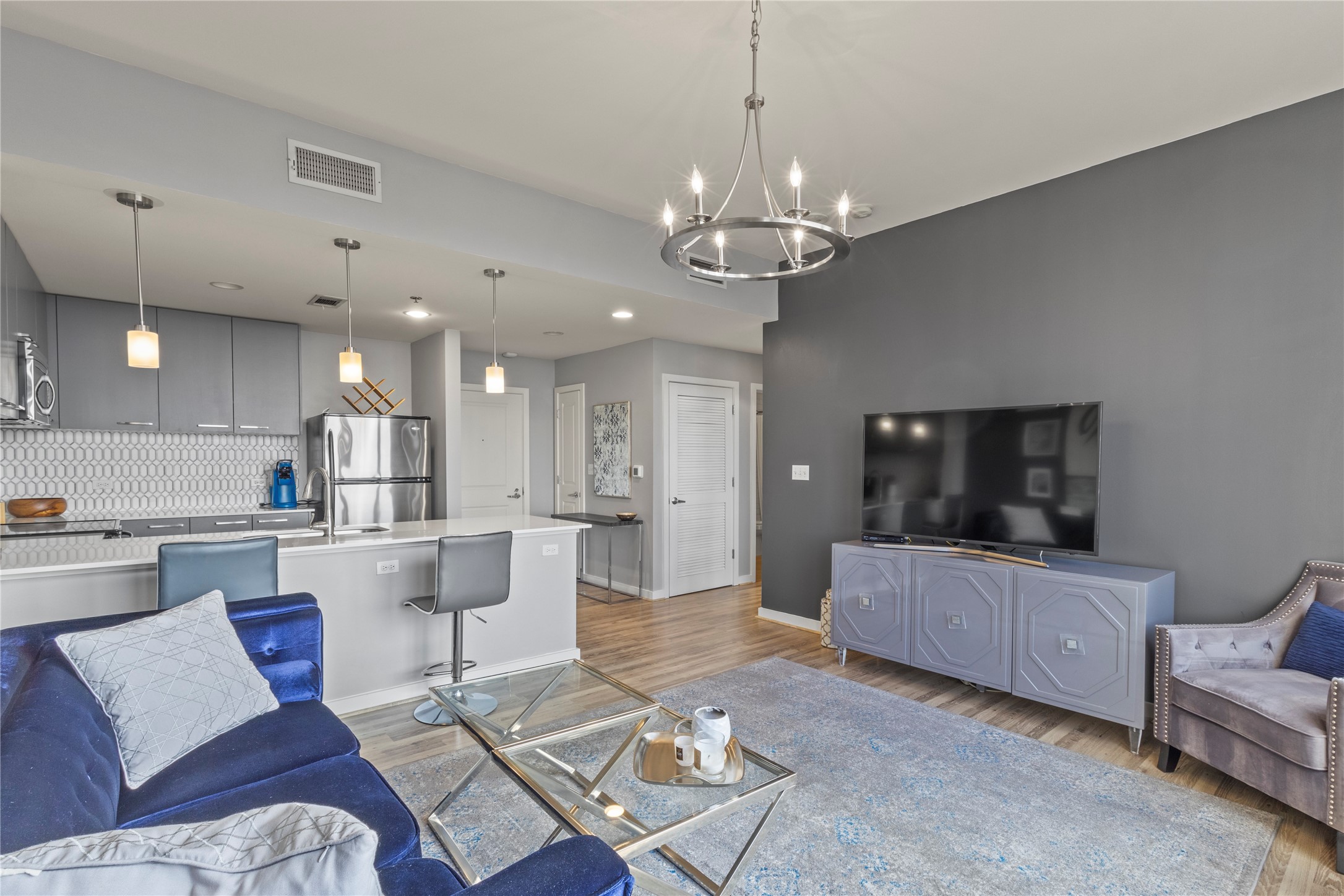 1200 Main Street 2202
