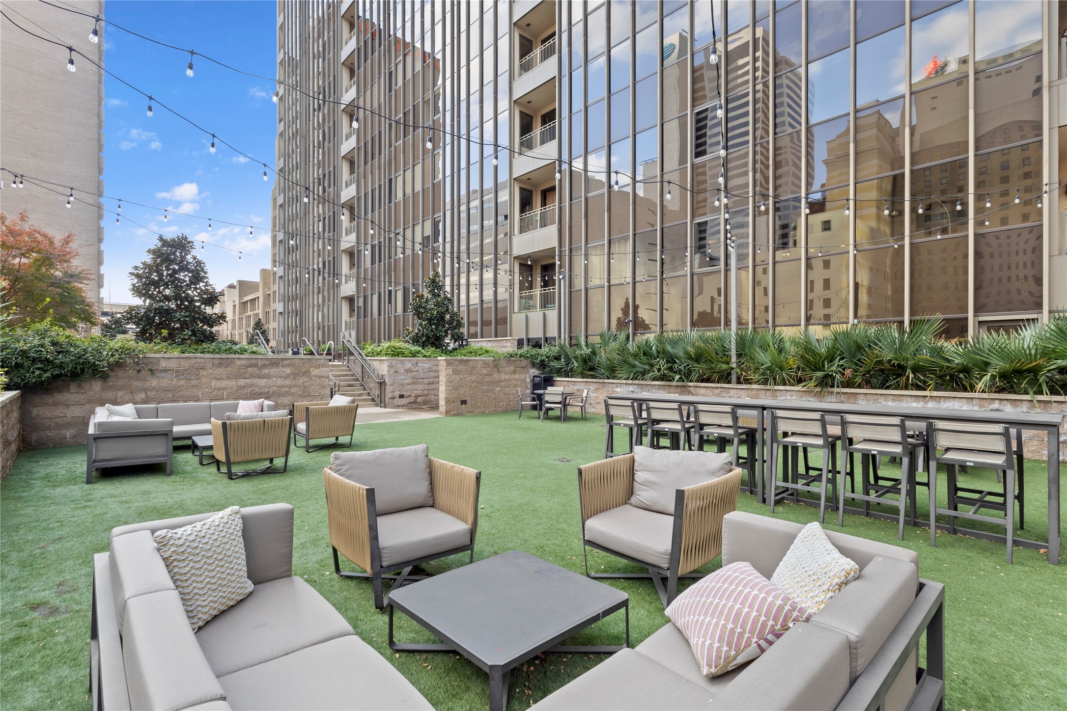 1200 Main Street 2202