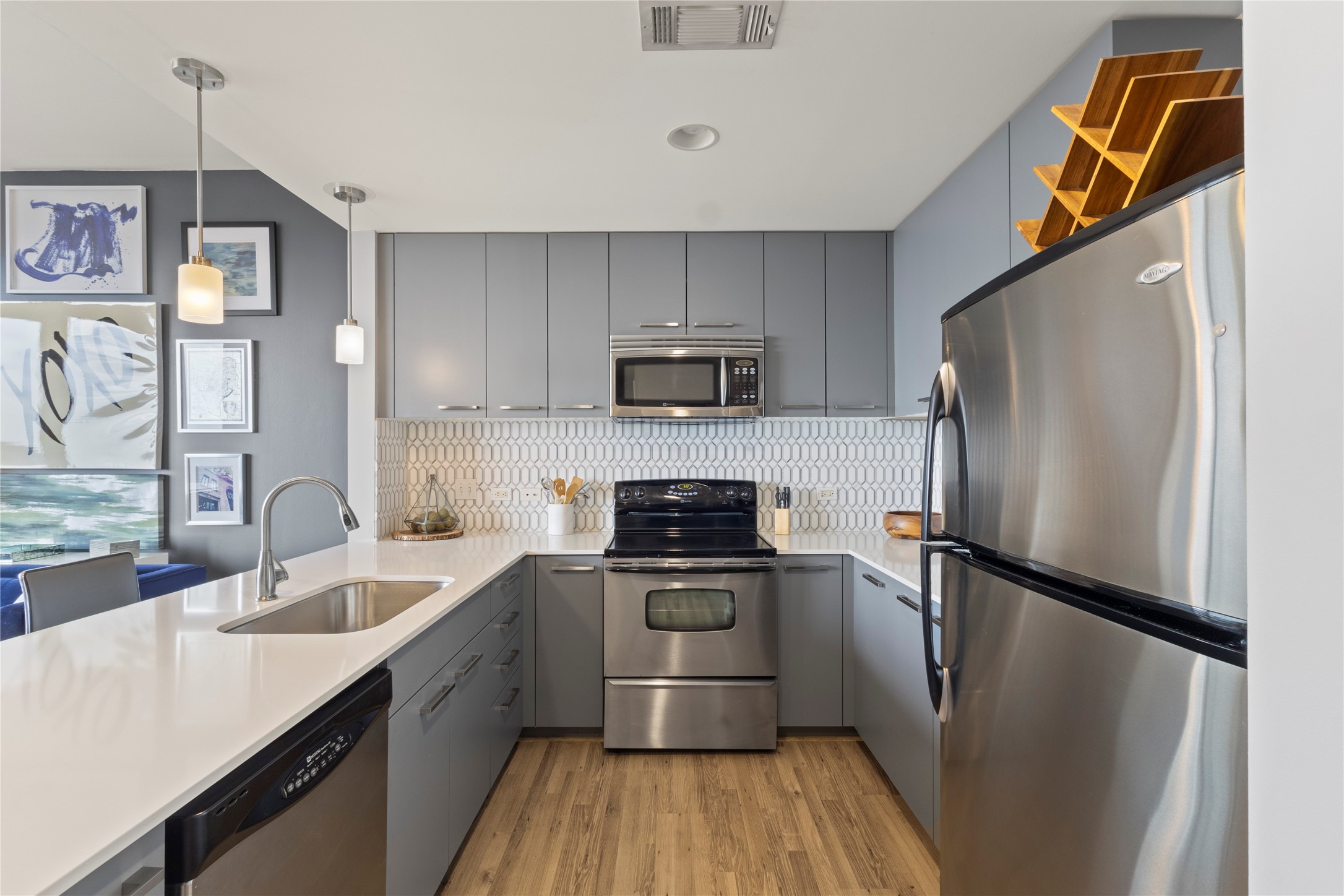 1200 Main Street 2202