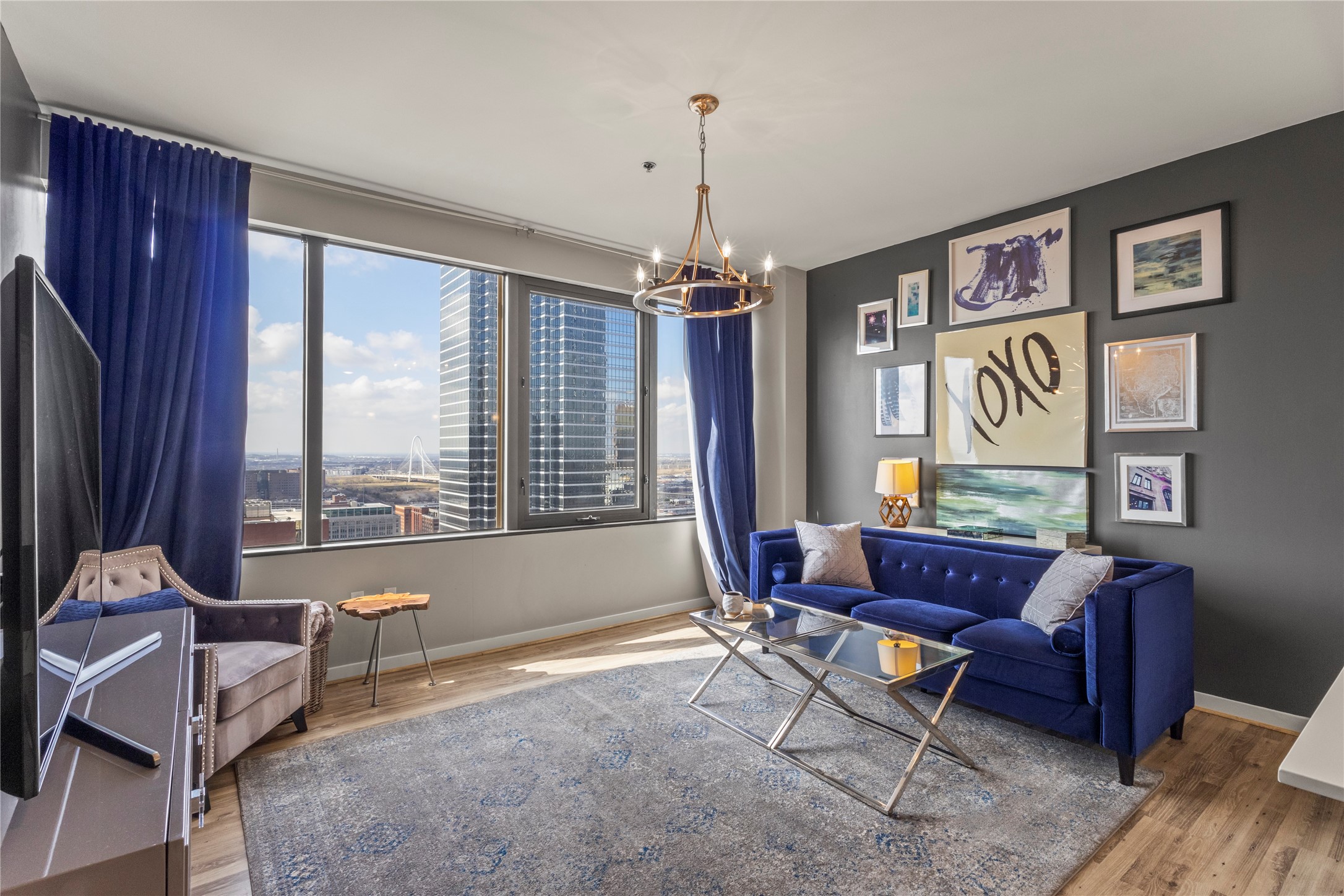 1200 Main Street 2202