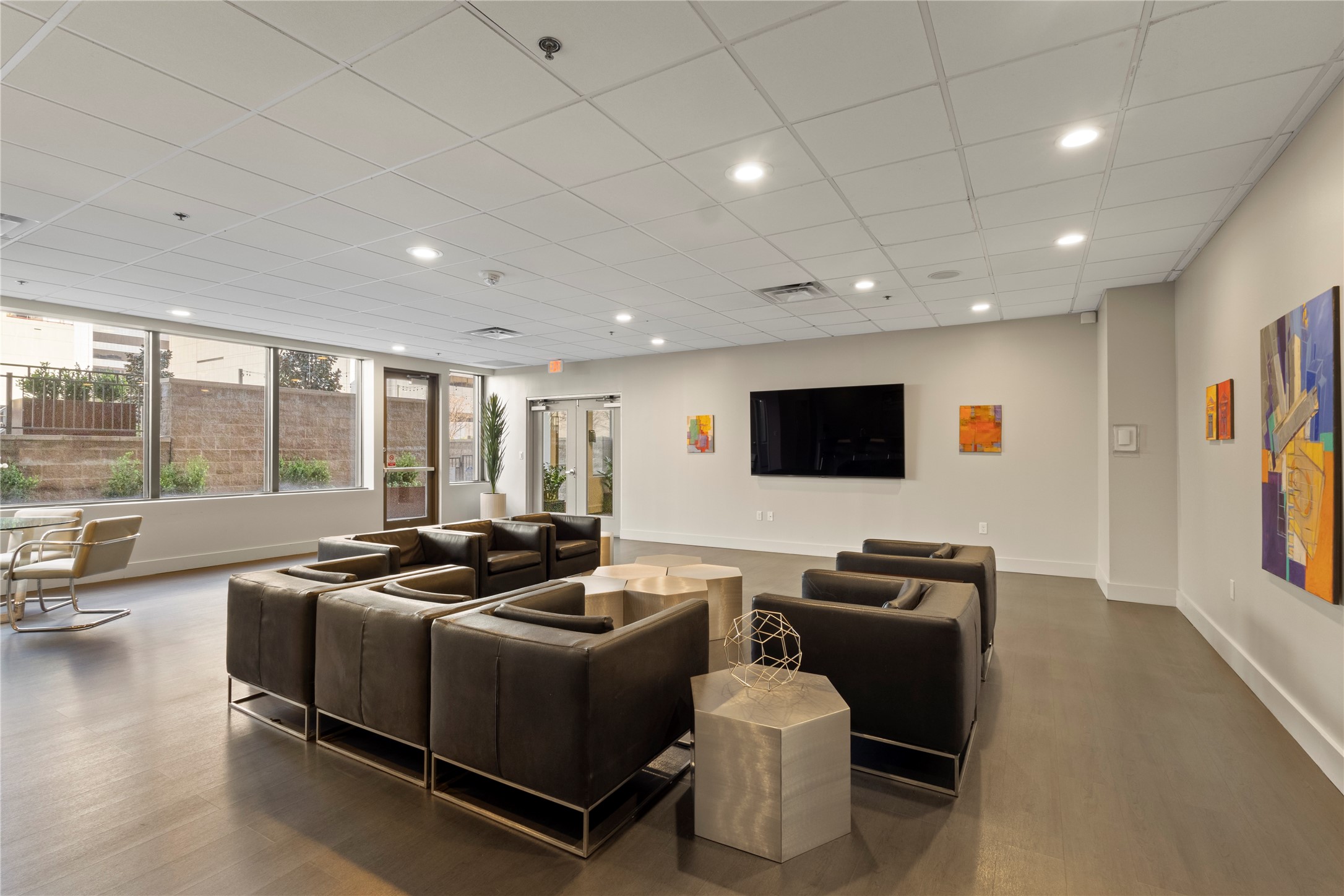 1200 Main Street 2202
