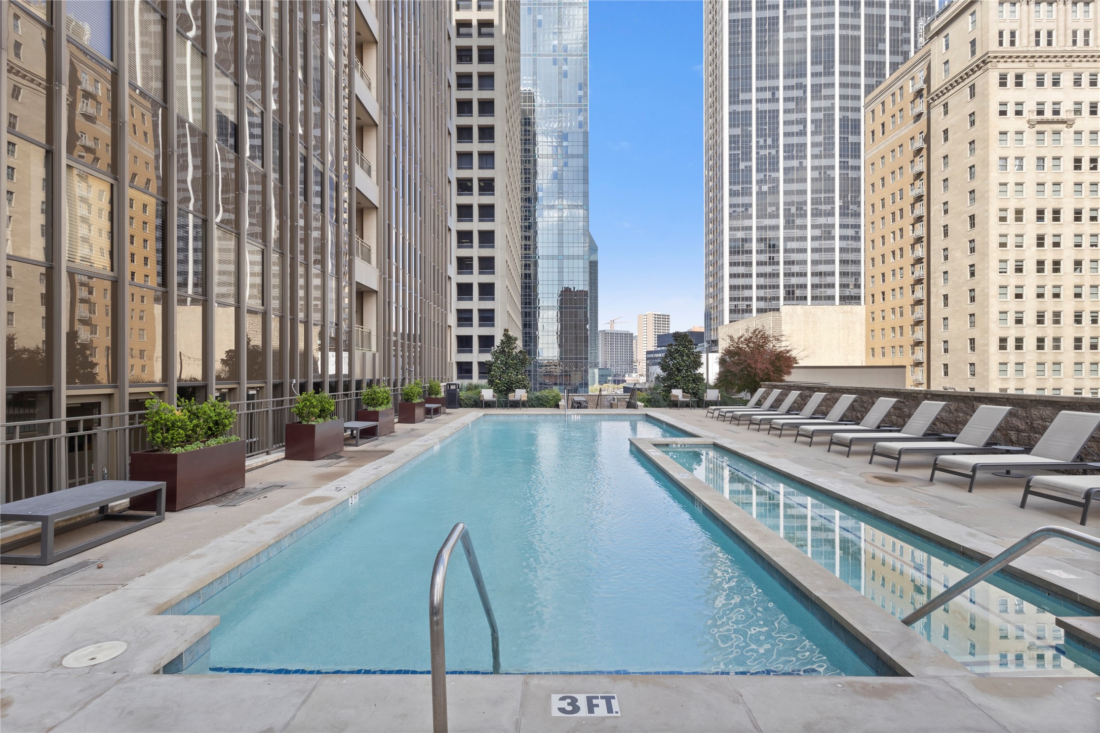 1200 Main Street 2202