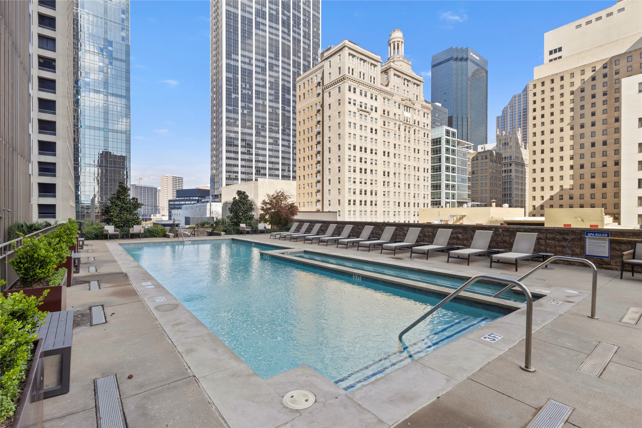 1200 Main Street 2202