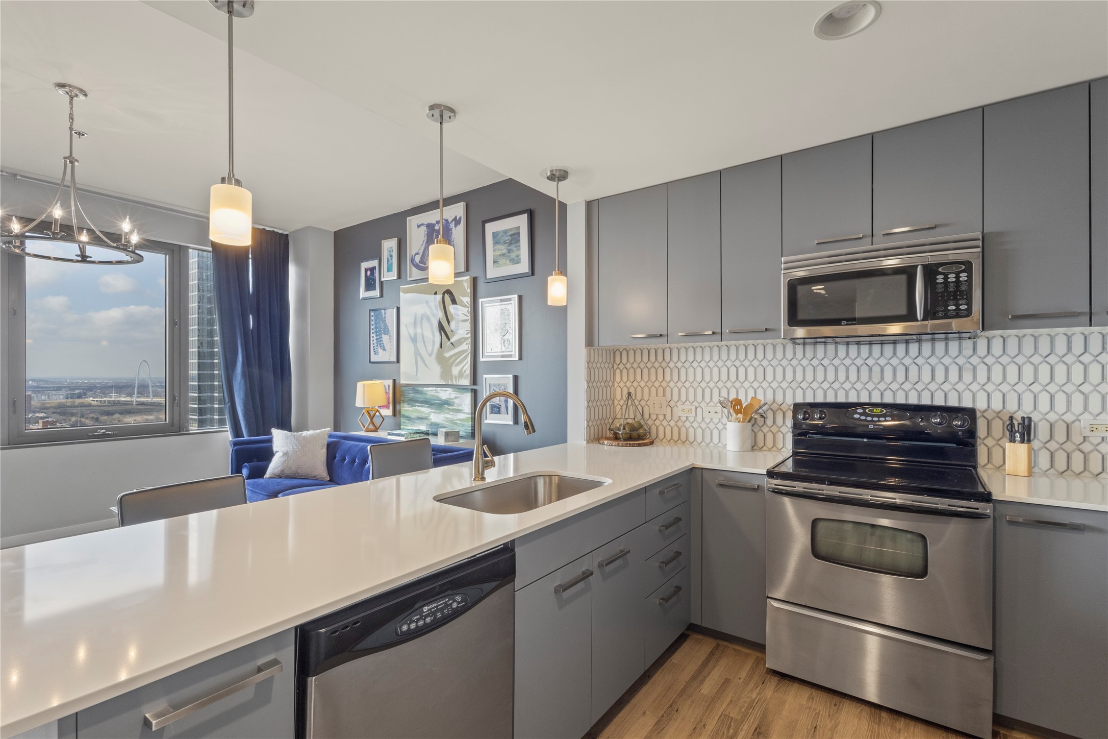1200 Main Street 2202