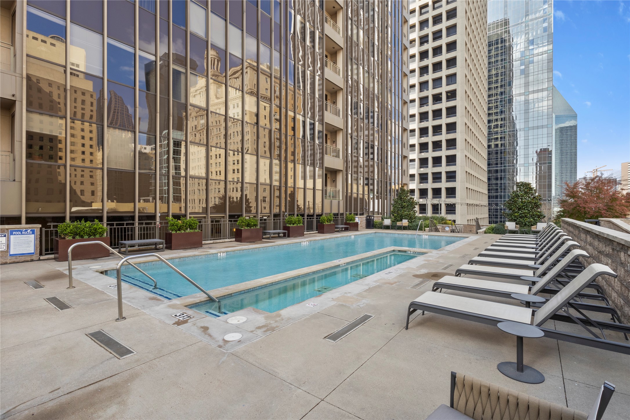 1200 Main Street 2202