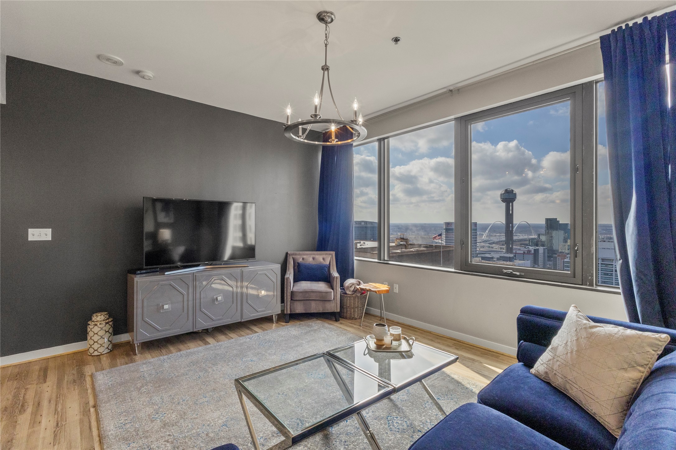 1200 Main Street 2202