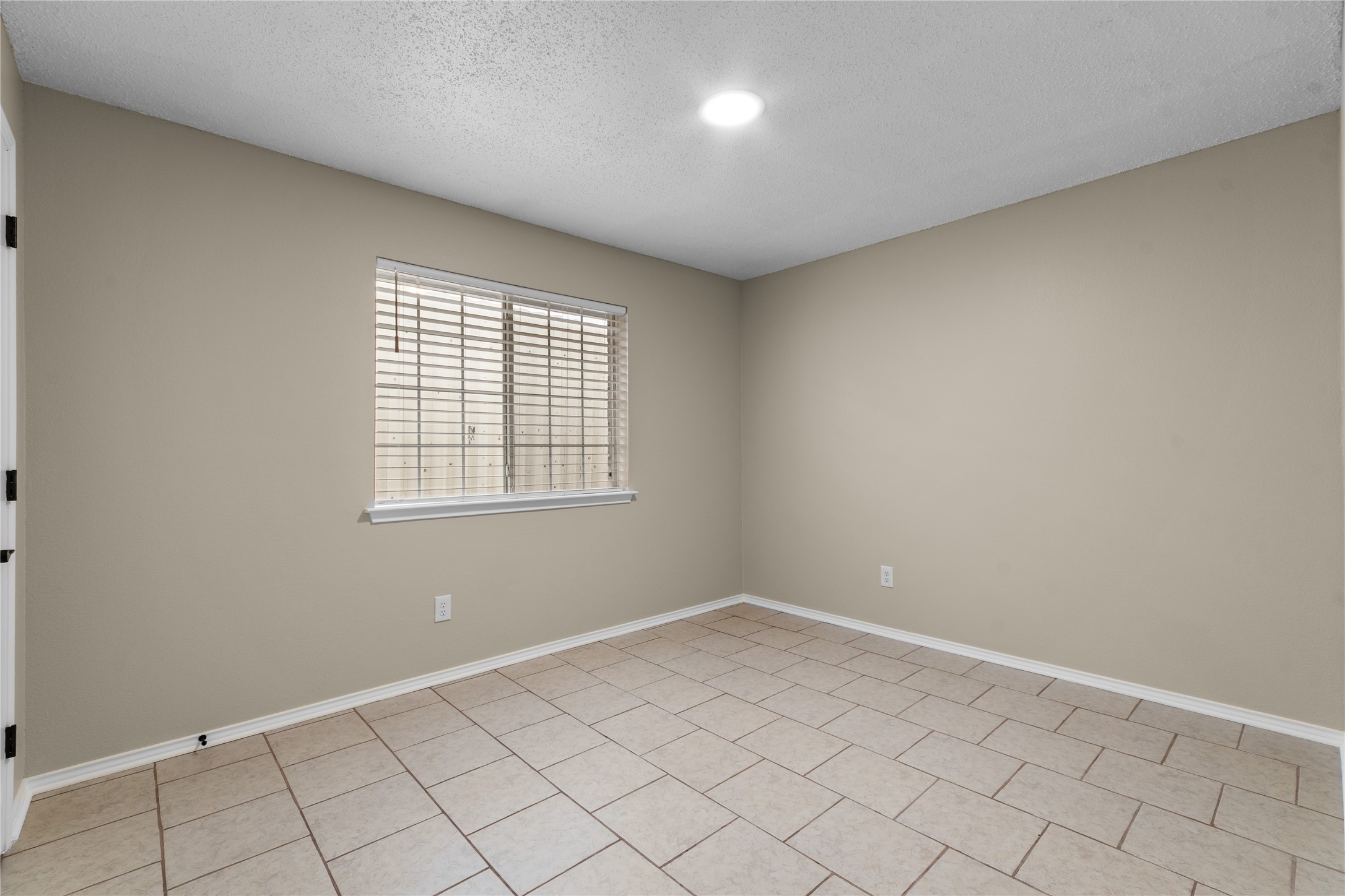 1035 N Ravinia Drive