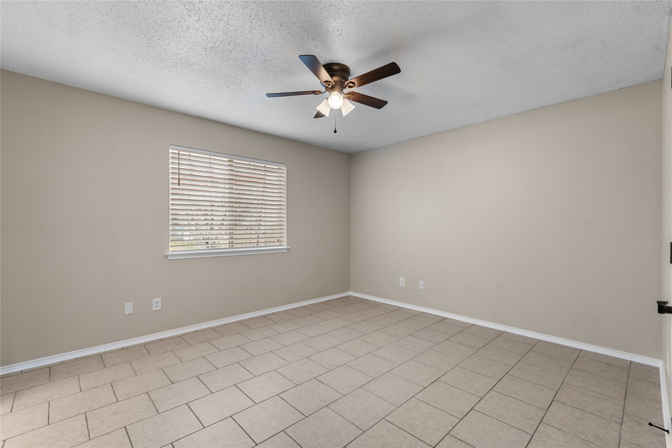1035 N Ravinia Drive